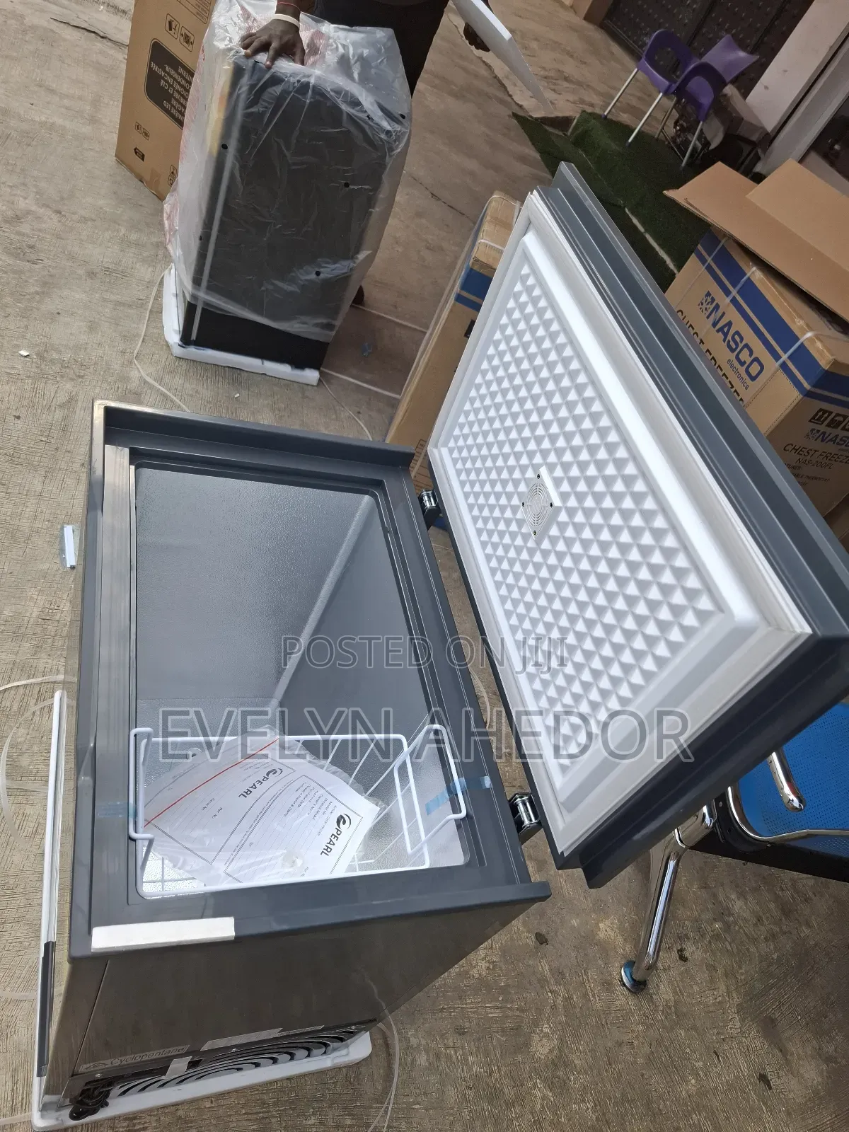 Pearl Chest Freezer Glass Top Door Available for Sale 150litres
