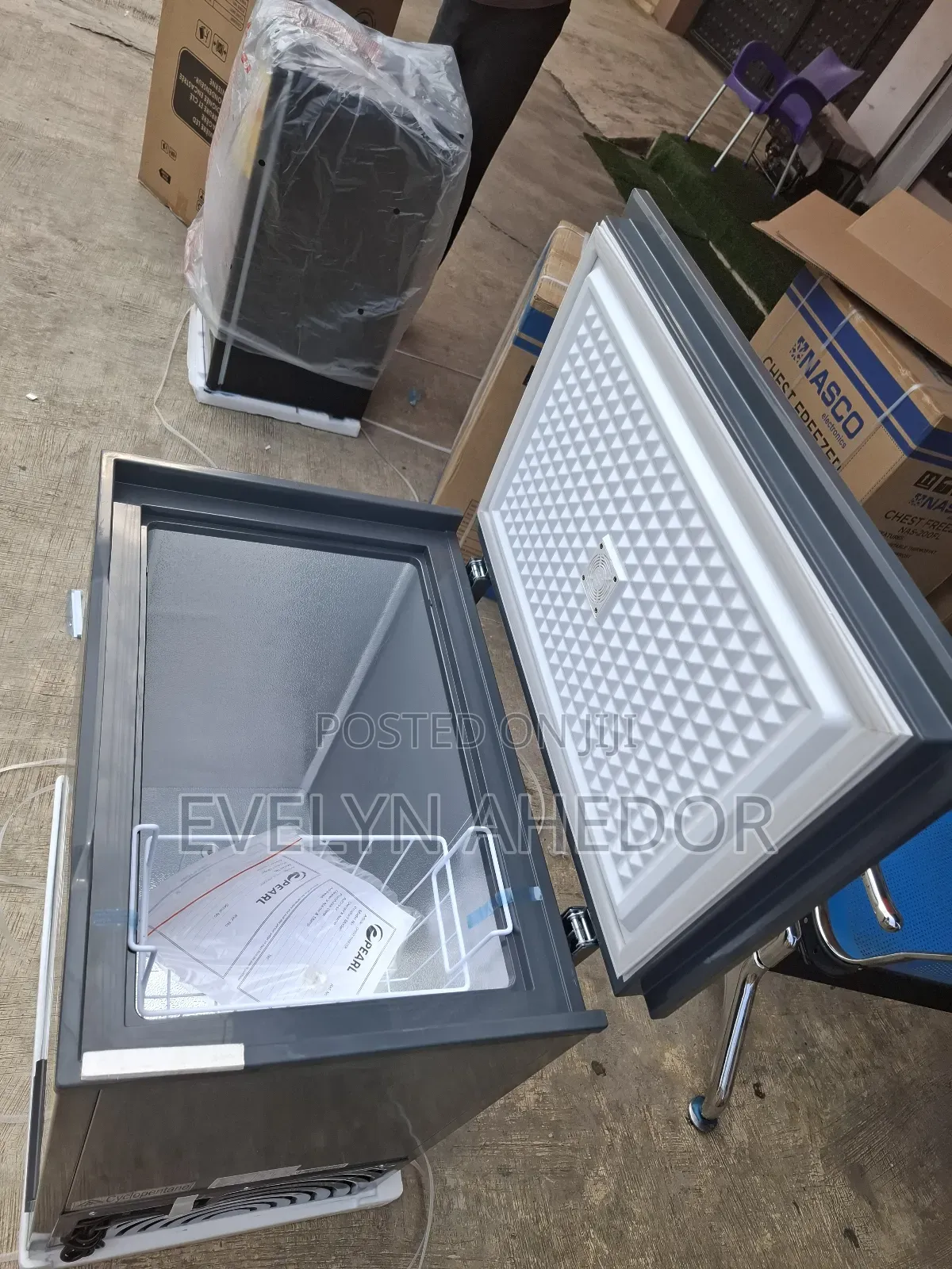 Pearl Chest Freezer Glass Top Door Available for Sale 150litres