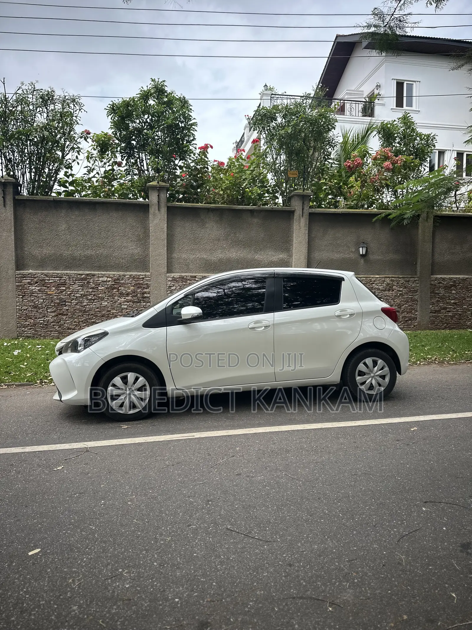 Toyota Vitz 1.3 AWD 5dr 2014 White