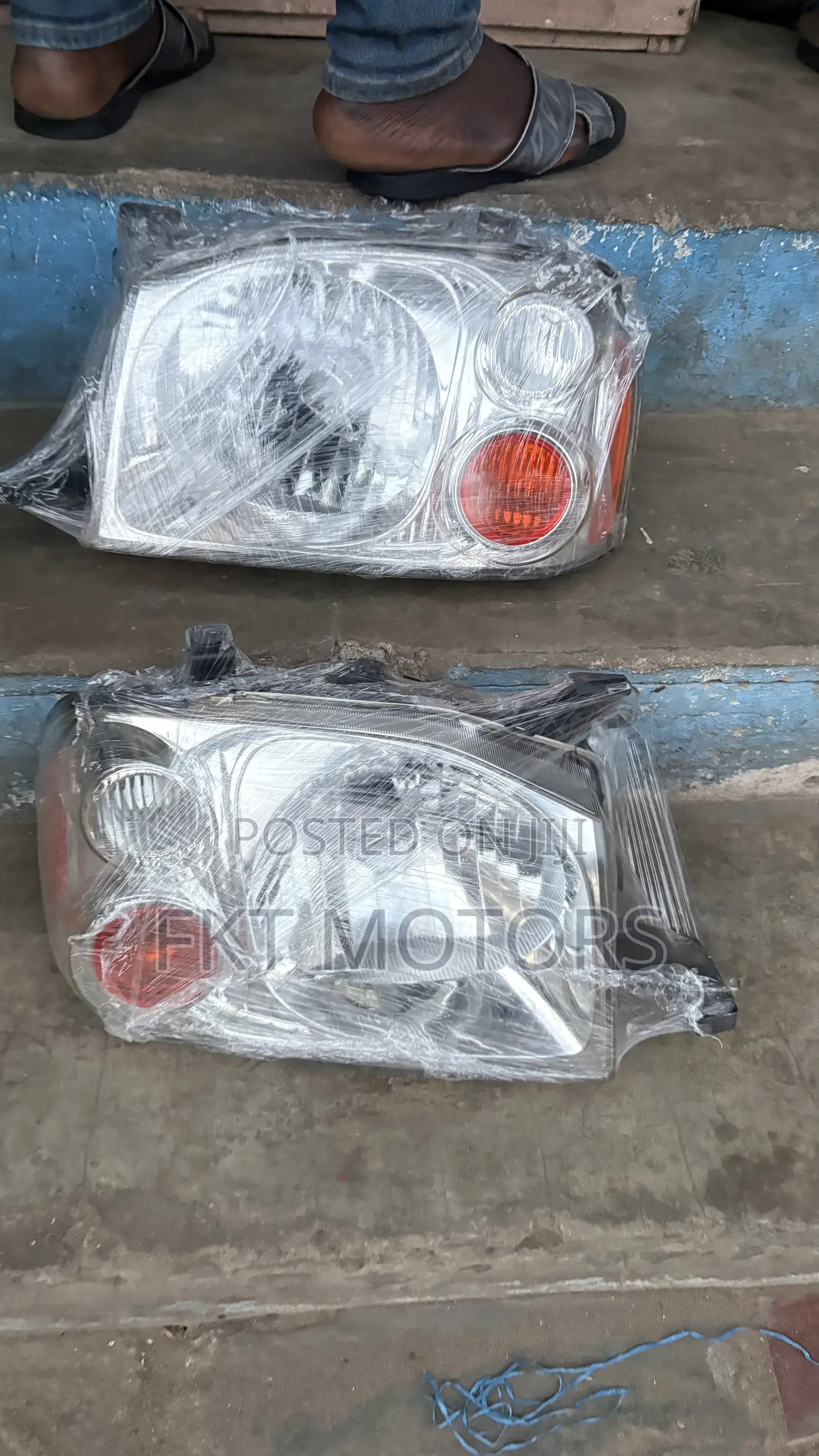 Nissan Hardbody Np300 Headlight 2001,2002,2003,2004,2005,2006,2007,
