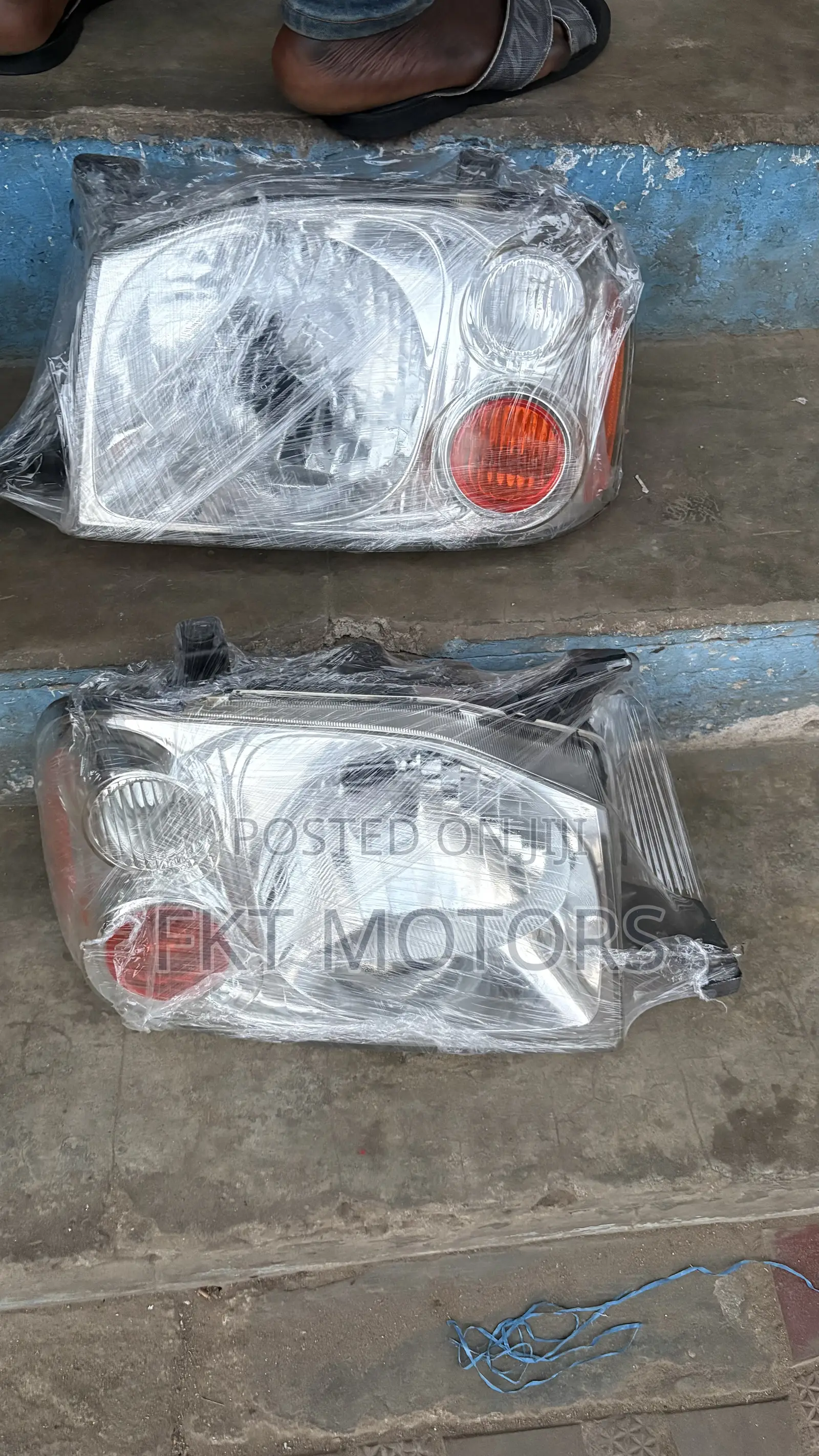 Nissan Hardbody Np300 Headlight 2001,2002,2003,2004,2005,2006,2007,
