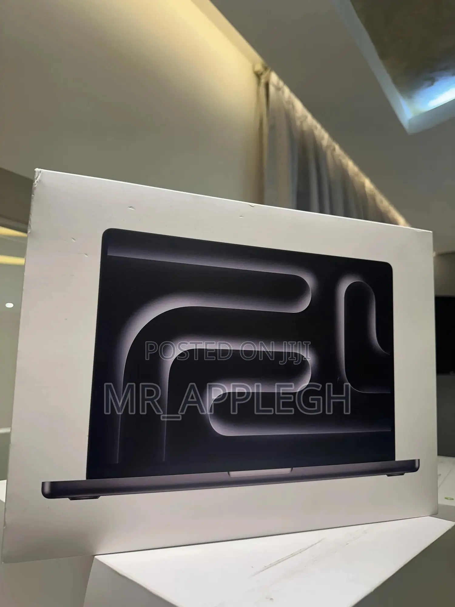 New Laptop Apple MacBook Pro 2025 M5 16GB Apple M5 SSD 512GB