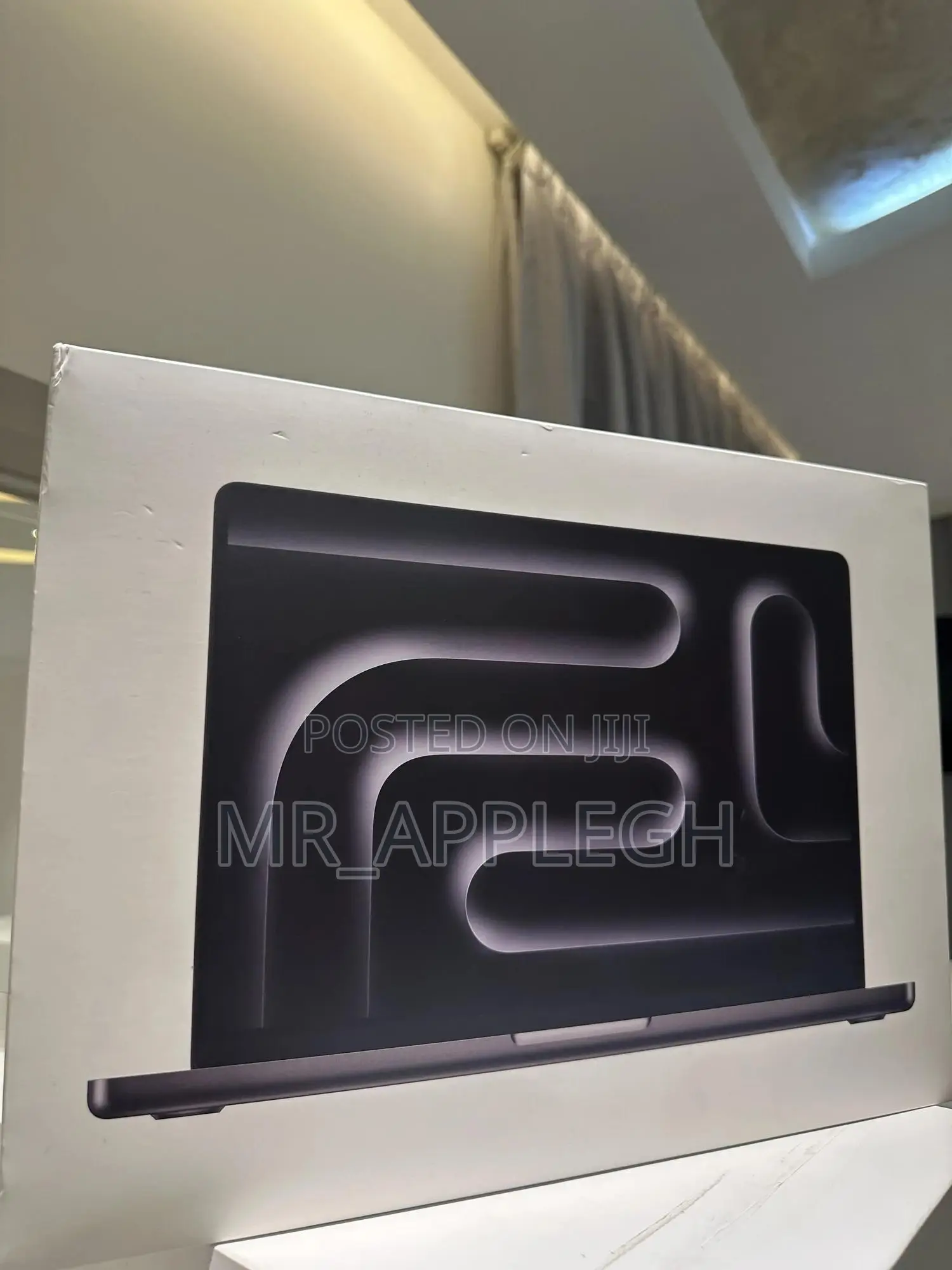 New Laptop Apple MacBook Pro 2025 M5 16GB Apple M5 SSD 512GB