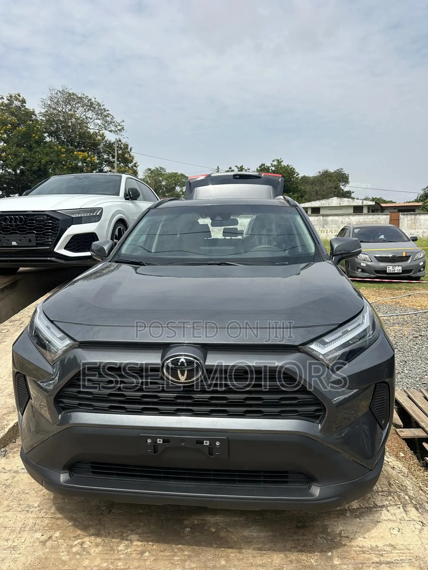 Toyota RAV4 XLE Premium AWD 2024 Gray