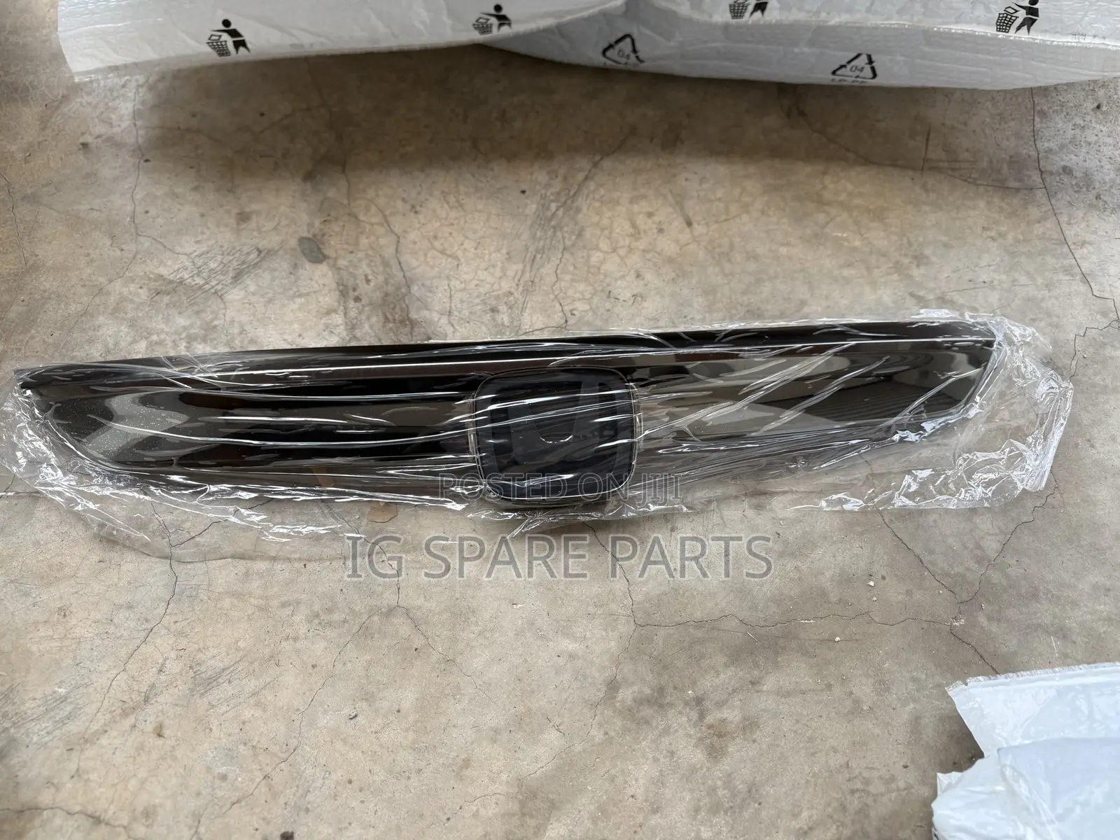 Honda Accord 2018-2020 Top Grille Smoke/Pencil/ Grey