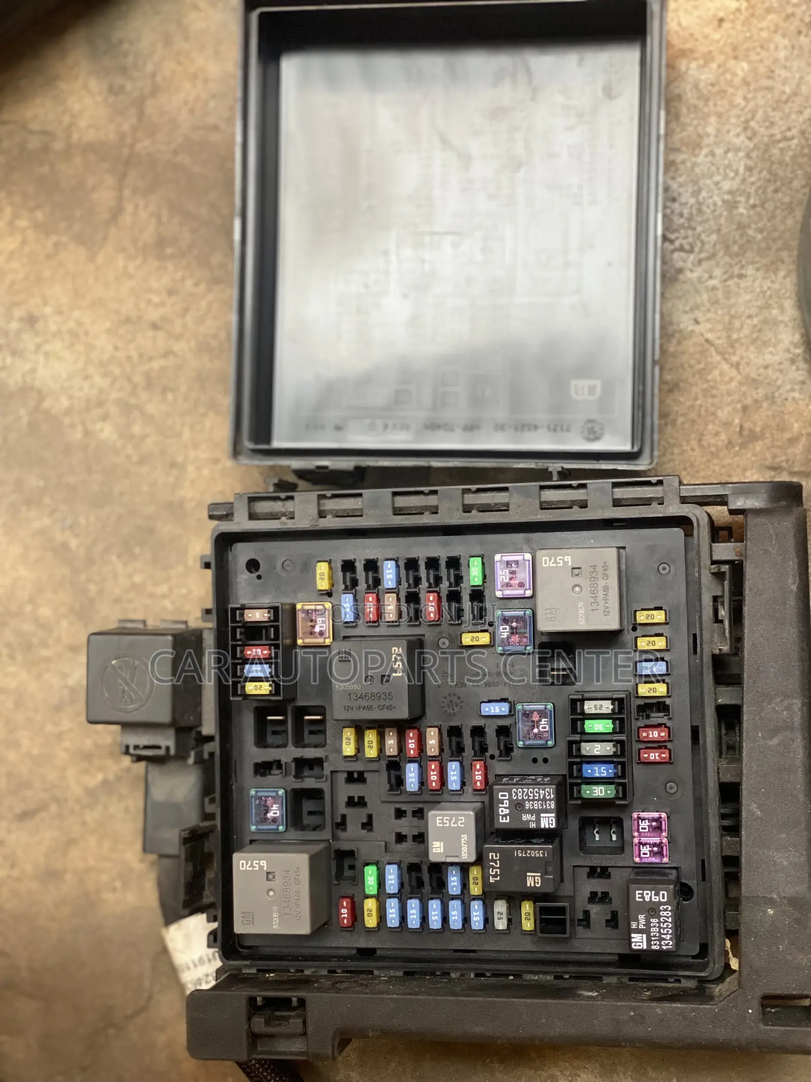 GMC Acadia 2017-19 Engine Fusebox