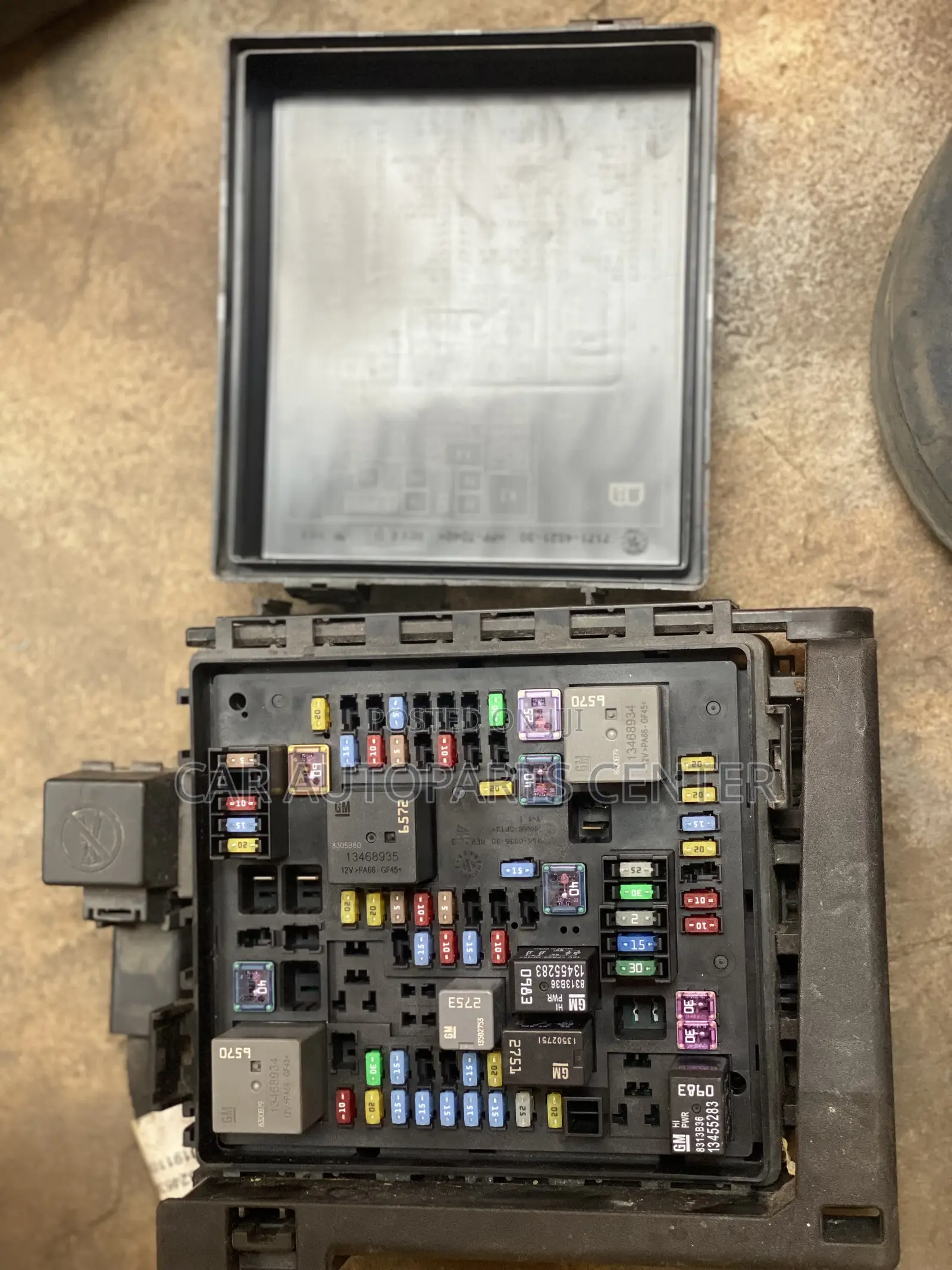 GMC Acadia 2017-19 Engine Fusebox