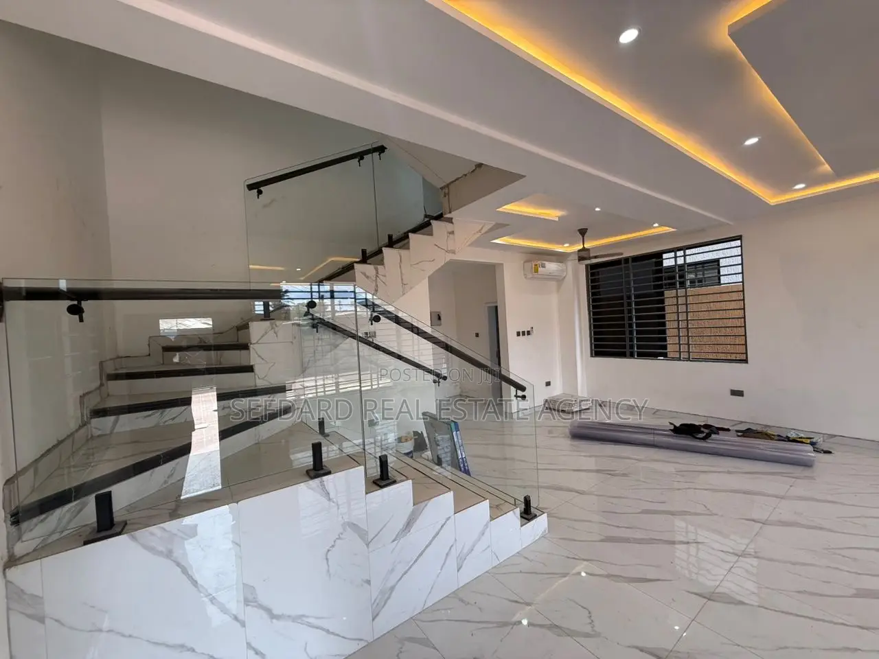 5bdrm Duplex in Lartebiokorshie for rent
