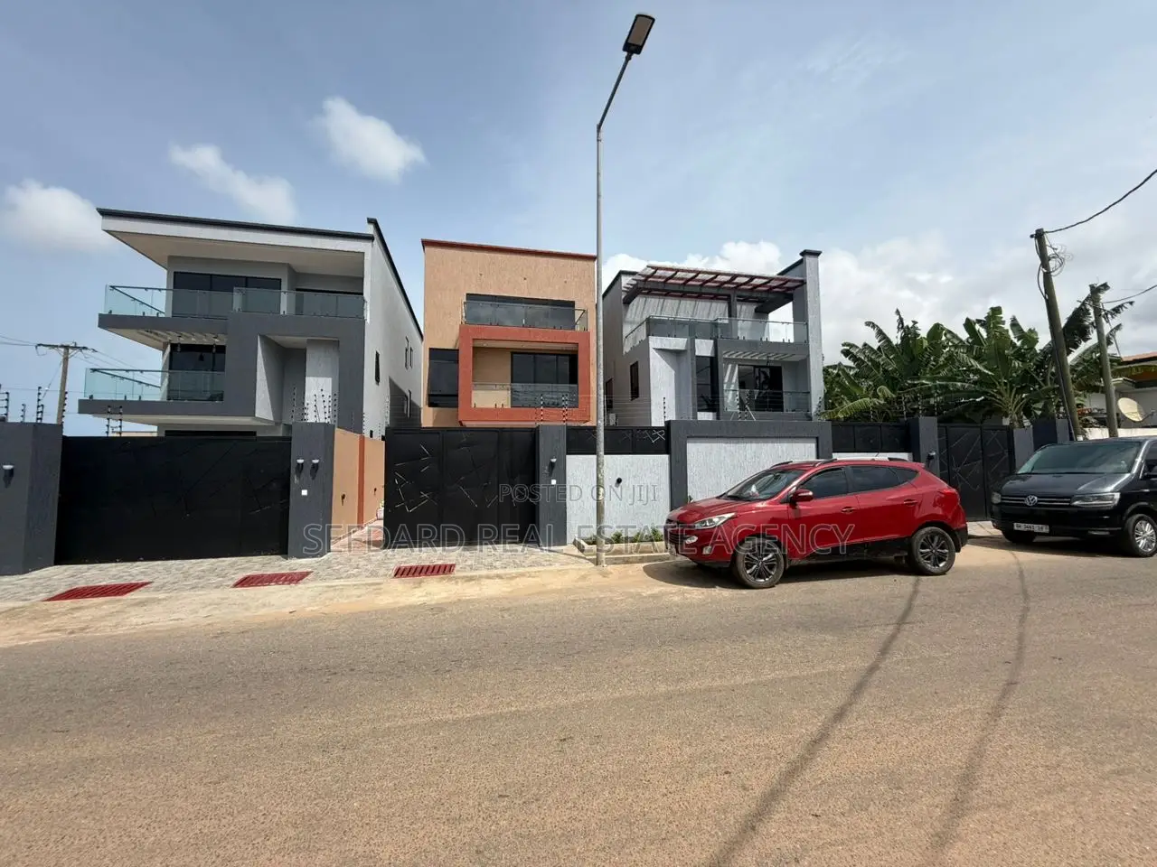 5bdrm Duplex in Lartebiokorshie for rent
