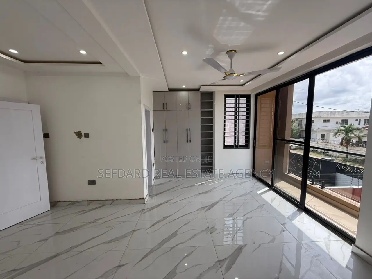 5bdrm Duplex in Lartebiokorshie for rent
