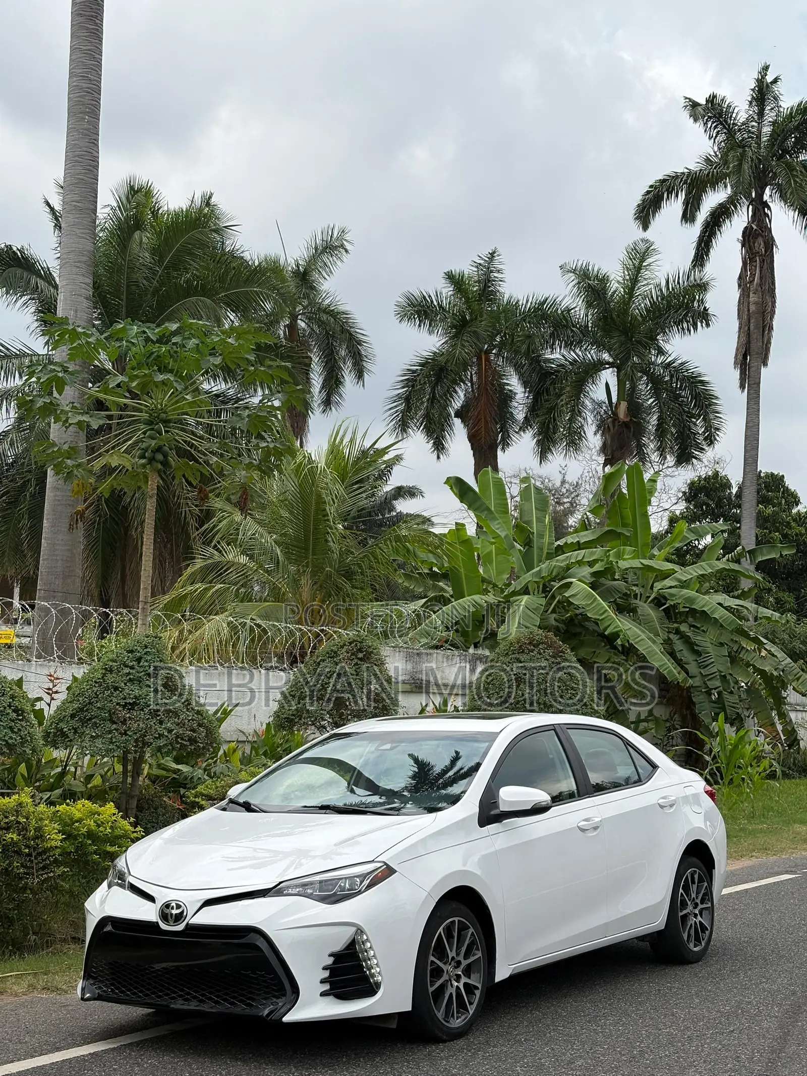 Toyota Corolla SE Special Edition 4dr Sedan (1.8L 4cyl CVT) 2017 White