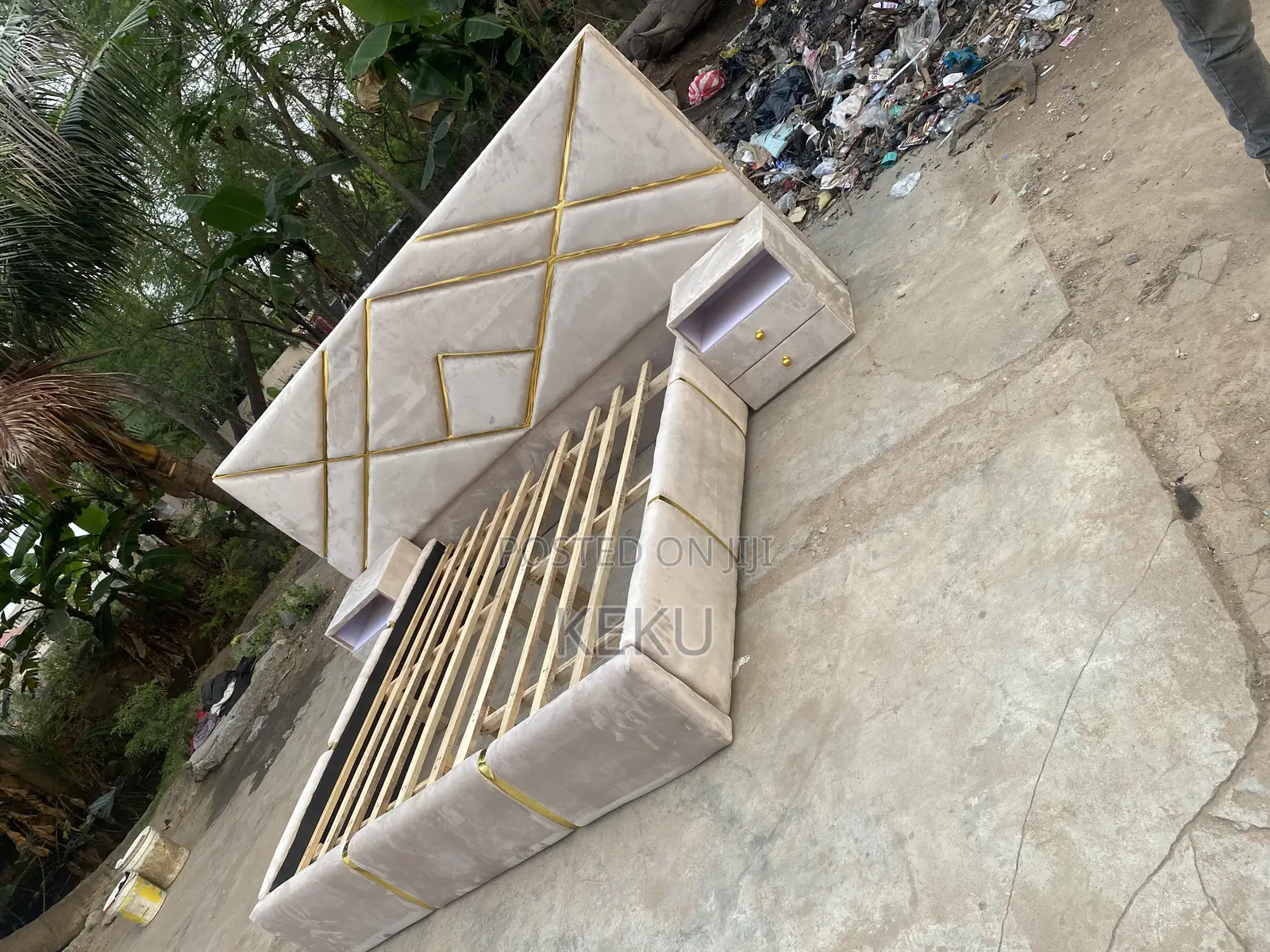 Free Ur Mind Bed Frame