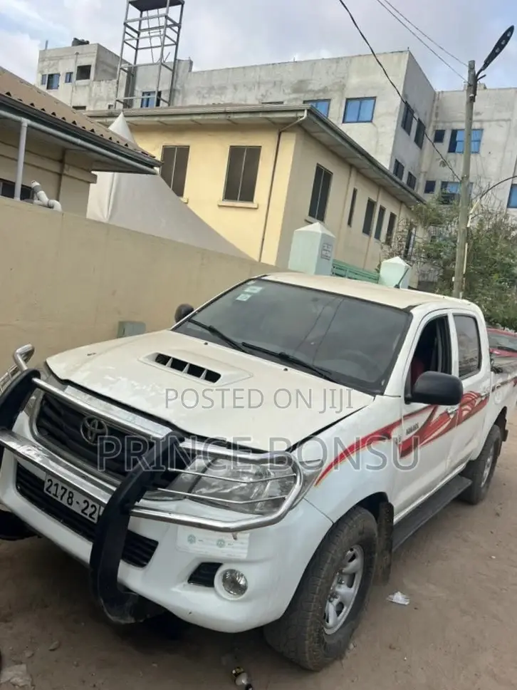 Toyota Hilux 2014 White