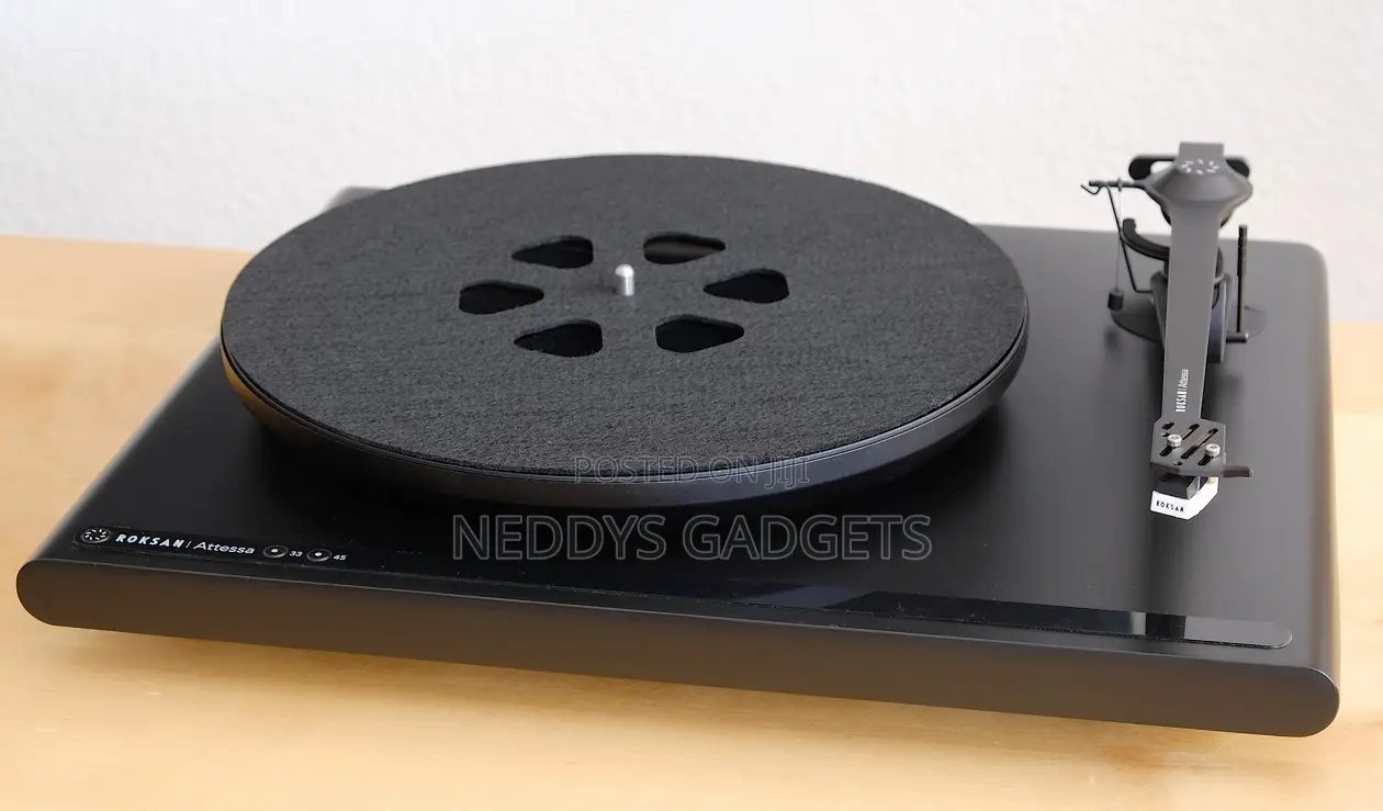 Roksan Attessa Turntable (Inlcuded Phono Stage) Black/White