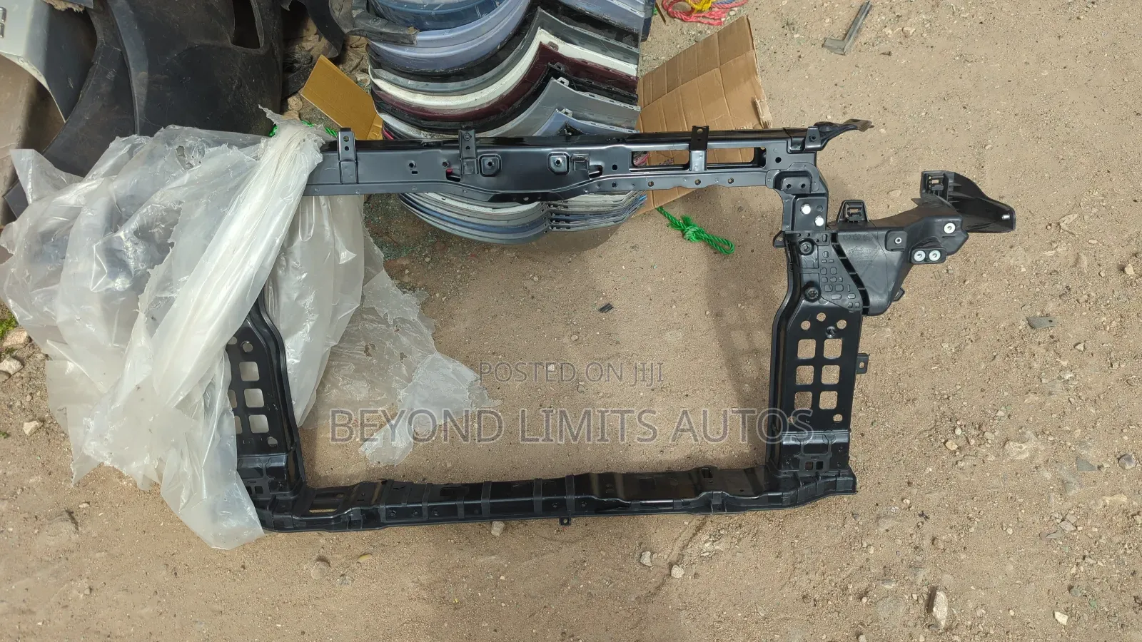 Hyundai Santa Fe 2013,2014,2015,2016,2017 Radiator Support