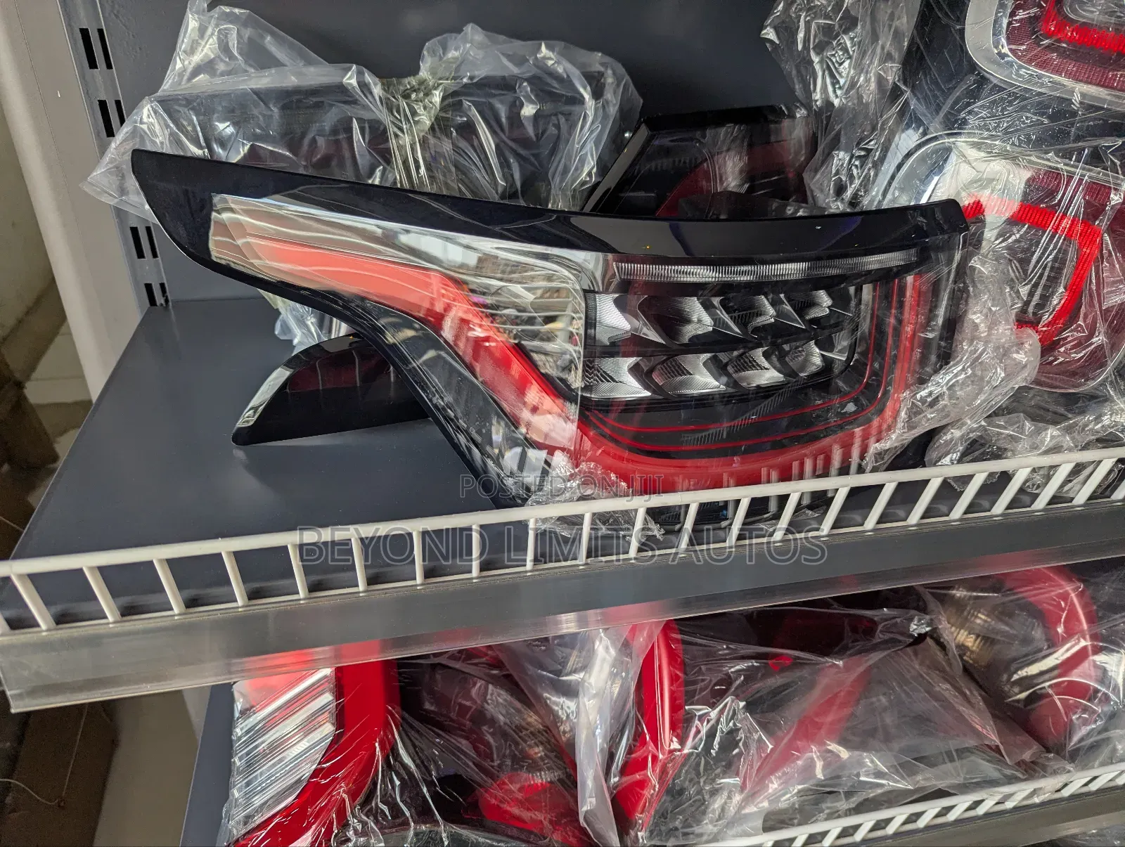 Land Rover Range Rover Sport 2018,2019,2020,2021 Taillight Tail Light
