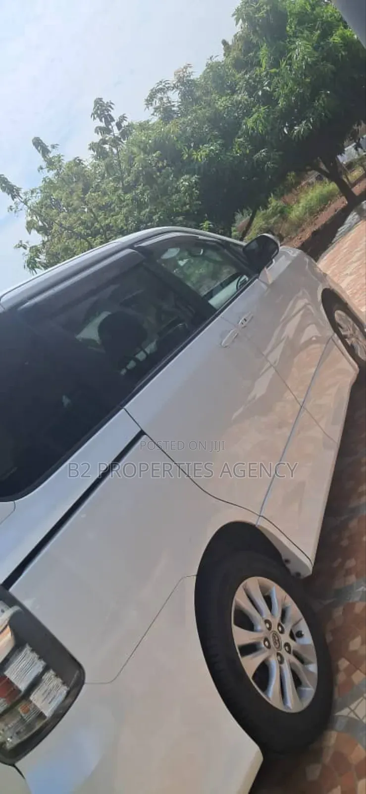 Toyota Voxy 2013 White