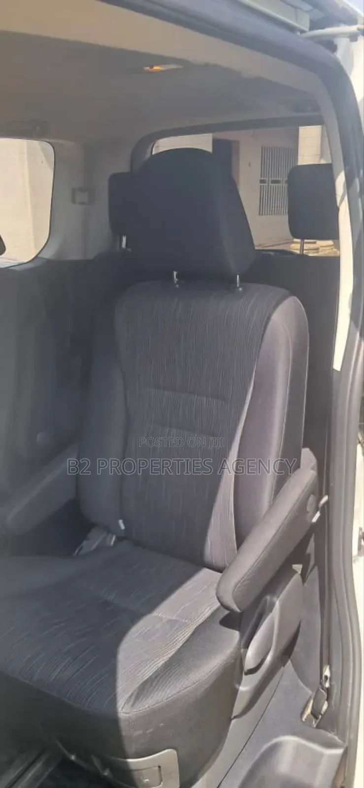 Toyota Voxy 2013 White