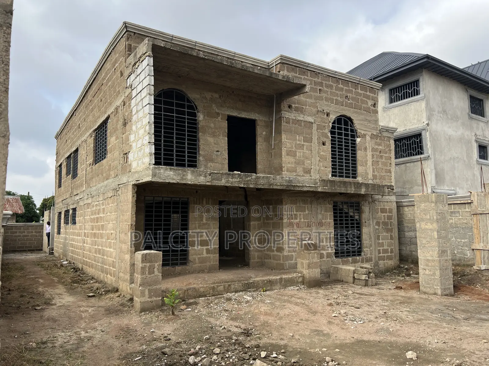 5bdrm House in Ejisu-Avenue 15 Area for sale