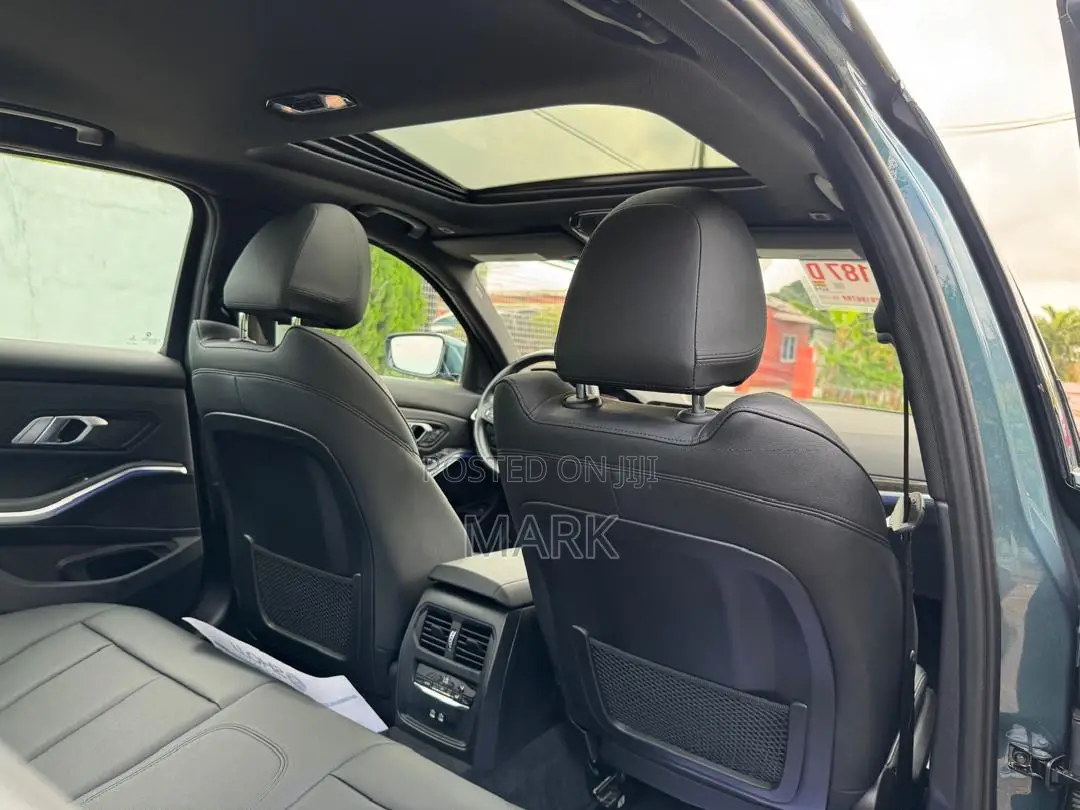BMW 330i 2021 Blue