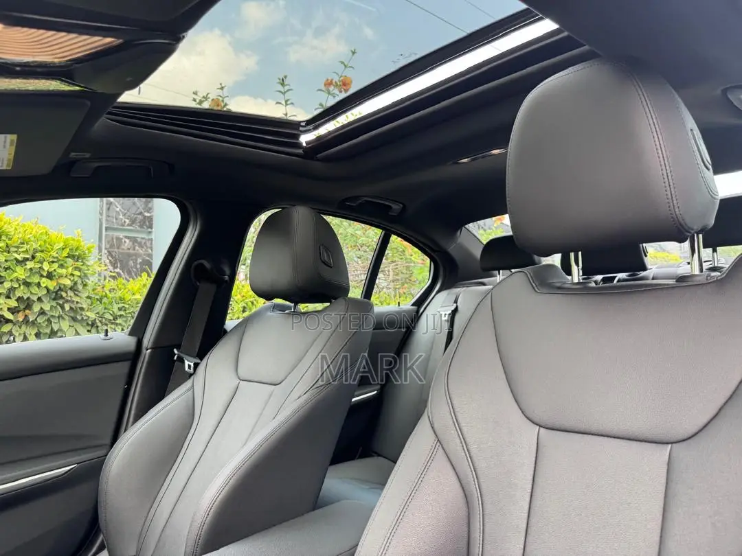 BMW 330i 2021 Blue