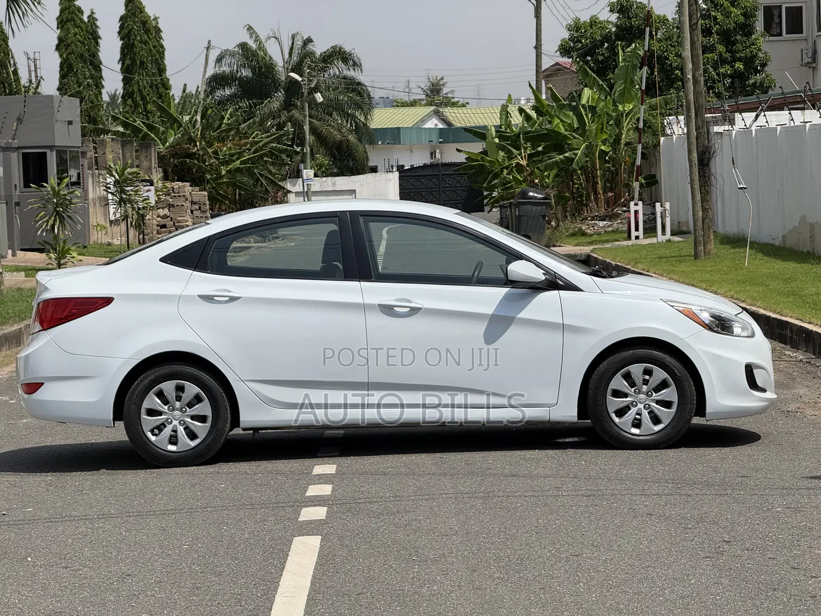 Hyundai Accent SE Sedan 2017 White
