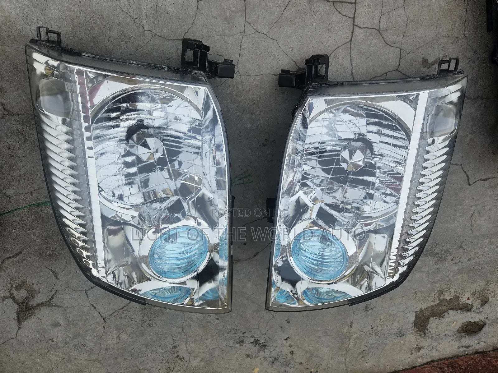 Nissan X-Trail Headlights