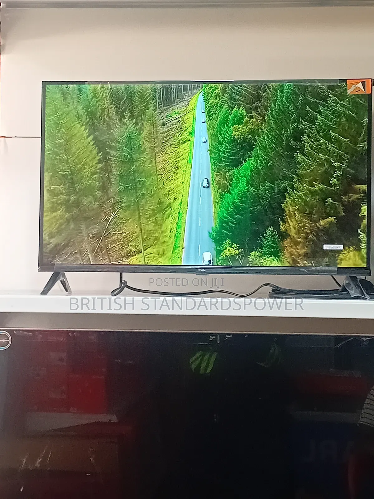 Experience Modern Design and Smart Tech on a 32" Android Tv
