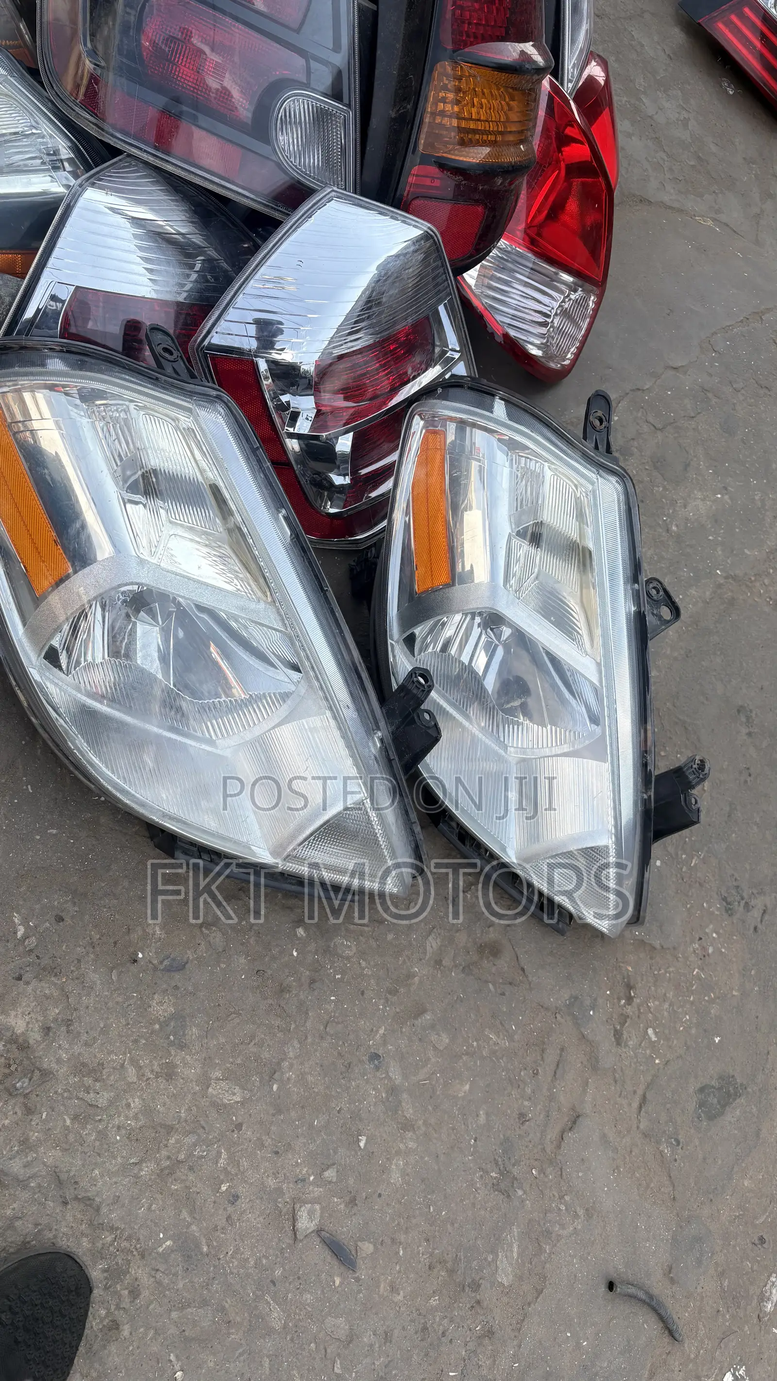 Nissan Versa/Tiida Headlight 2007,2008,2009,2010,2011,2012
