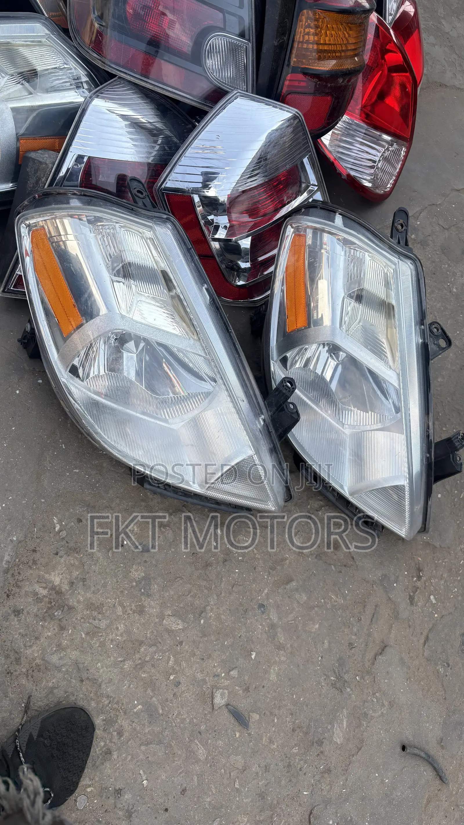 Nissan Versa/Tiida Headlight 2007,2008,2009,2010,2011,2012