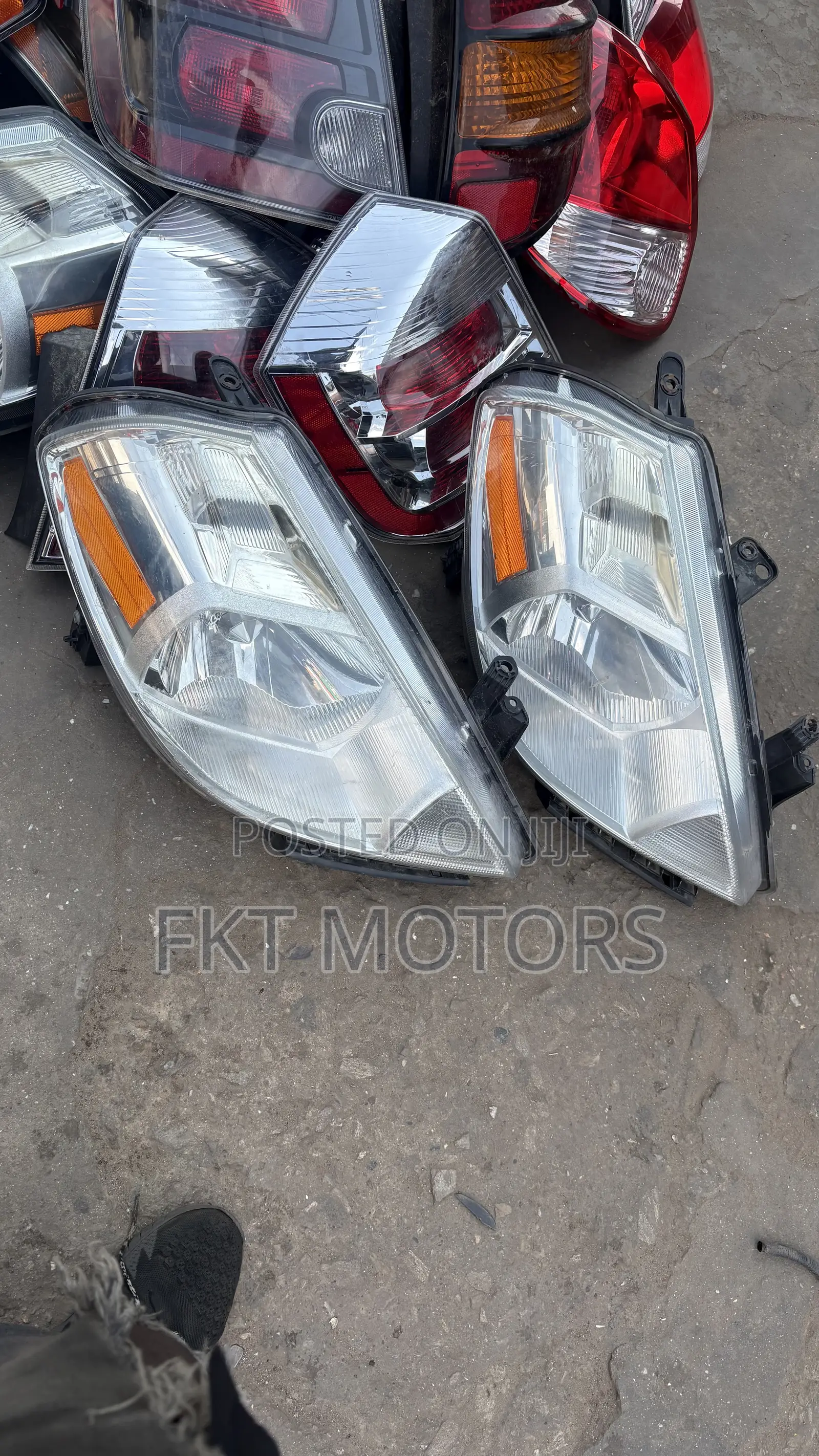 Nissan Versa/Tiida Headlight 2007,2008,2009,2010,2011,2012
