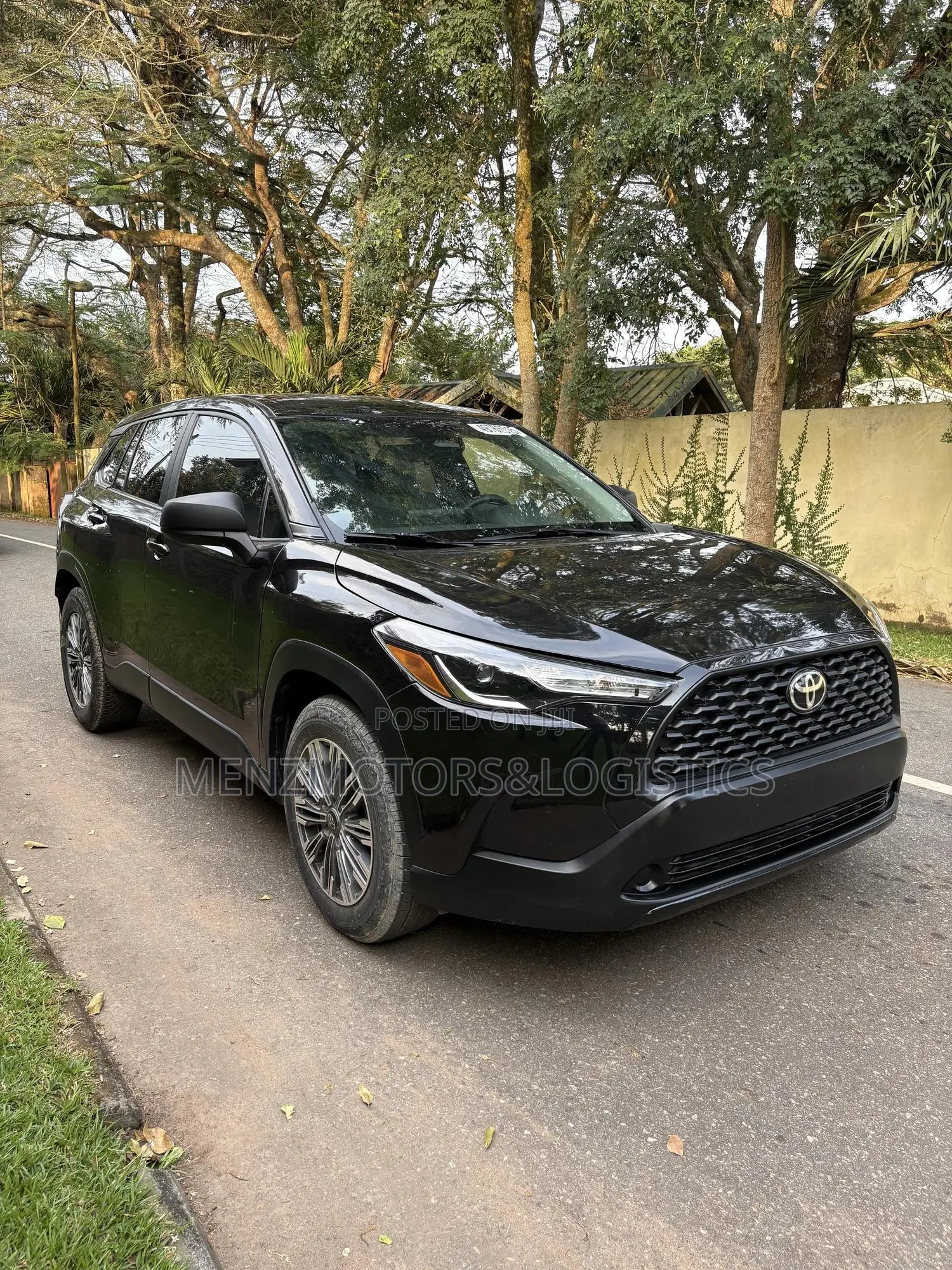 New Toyota Corolla Cross LE 2023 Black