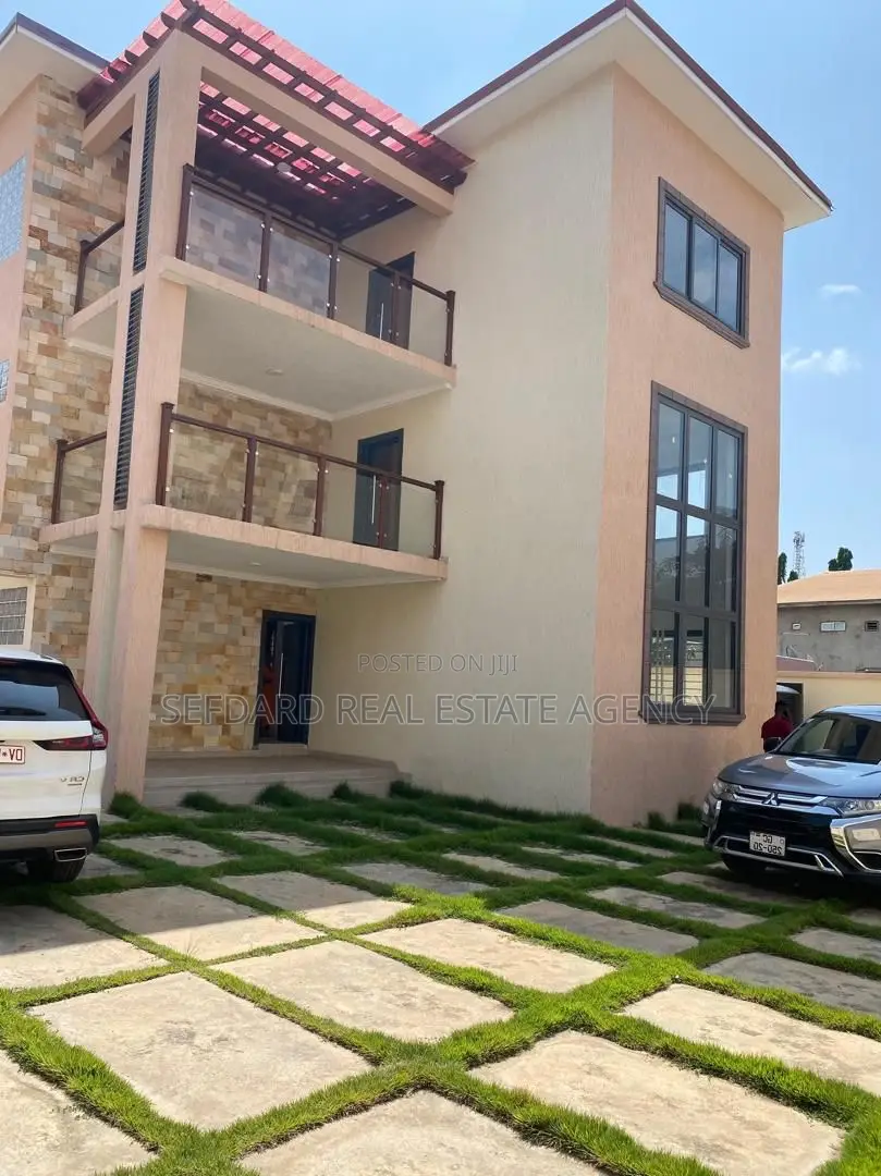 4bdrm Duplex in Achimota for rent