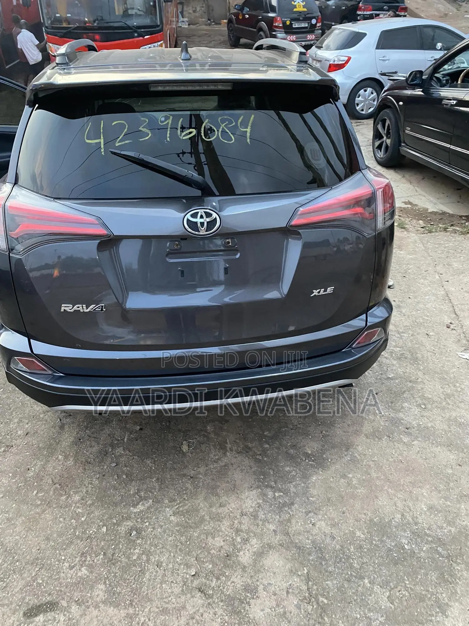 Toyota RAV4 XLE 4dr SUV AWD (2.5L 4cyl 6A) 2018 Gray
