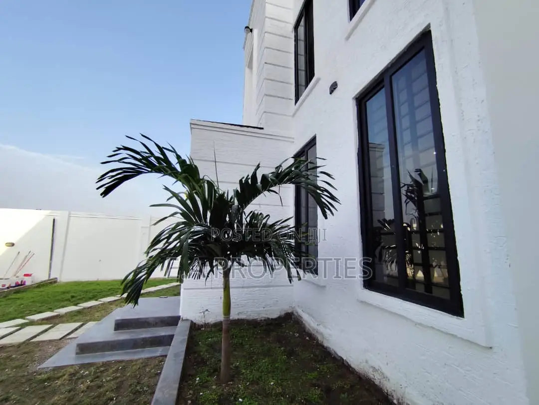 4bdrm House in E A Properties, School Junction for sale