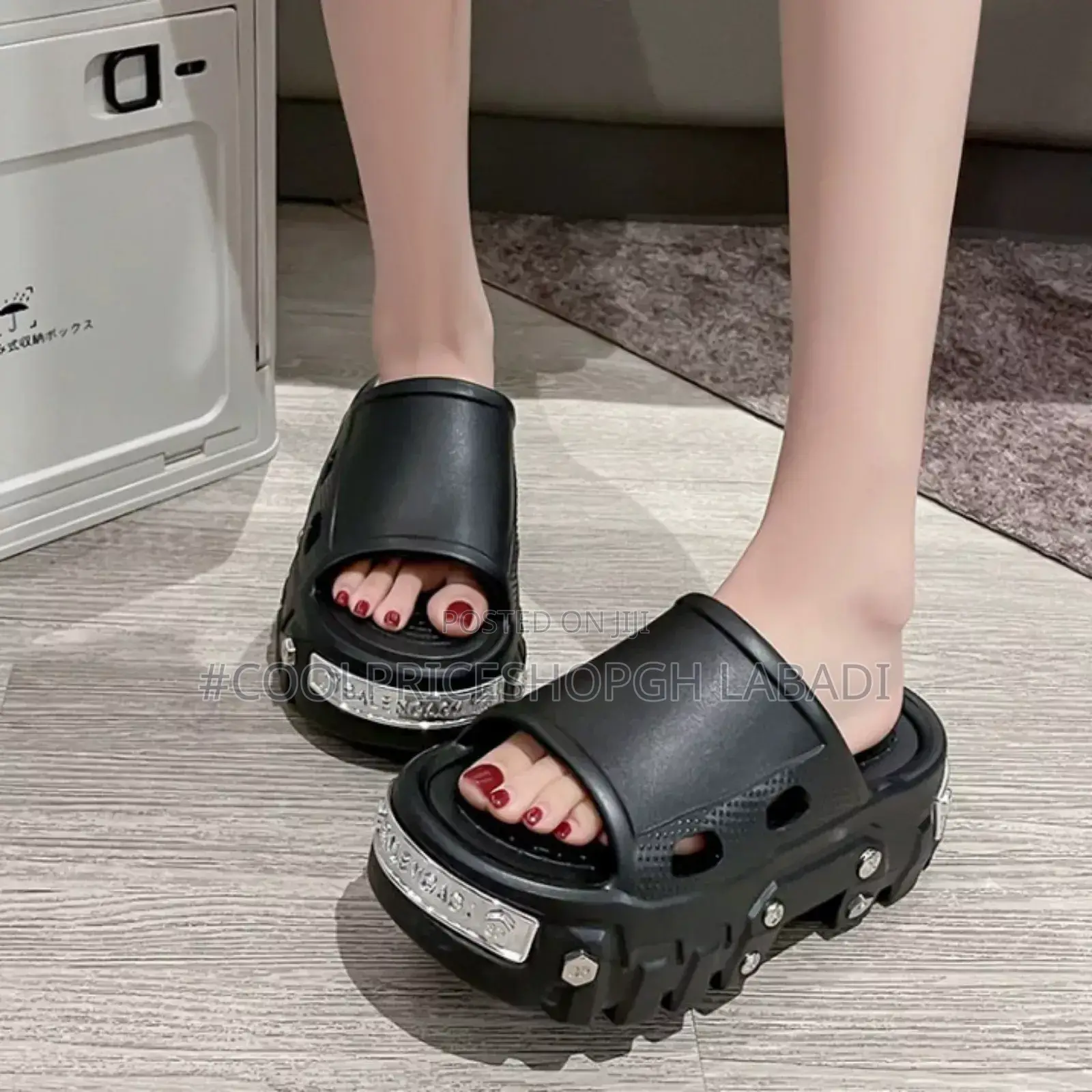 Sneakers Sandals Wear