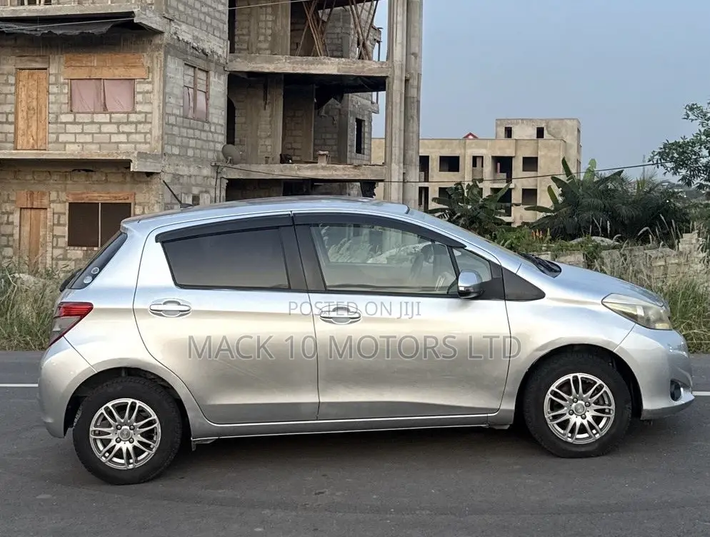 Toyota Vitz 1.3 AWD 5dr 2013 Silver