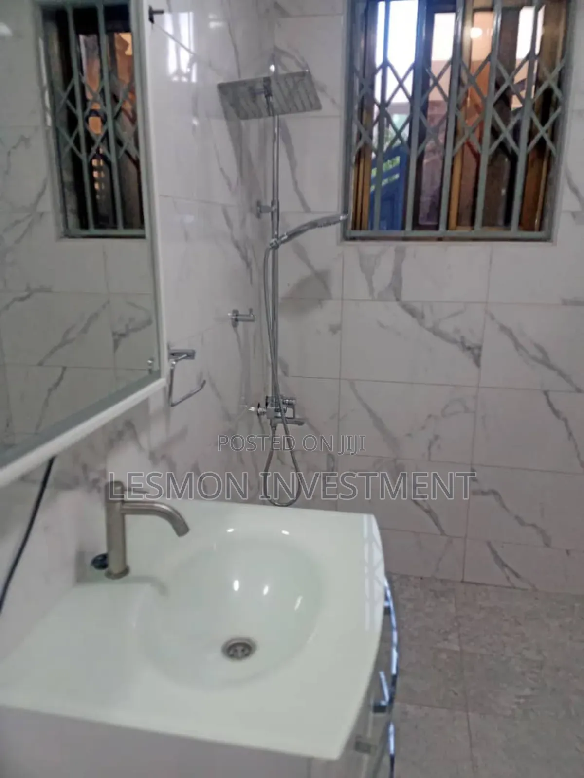 3bdrm Duplex in Lesmon Investment, Ashomang Estate for rent