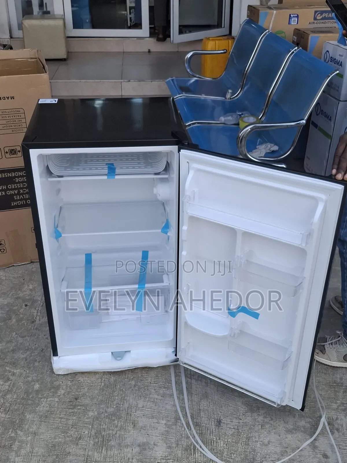 Cooling Star Rate of Rainbow Table Top Fridge 90ltrs for Sale