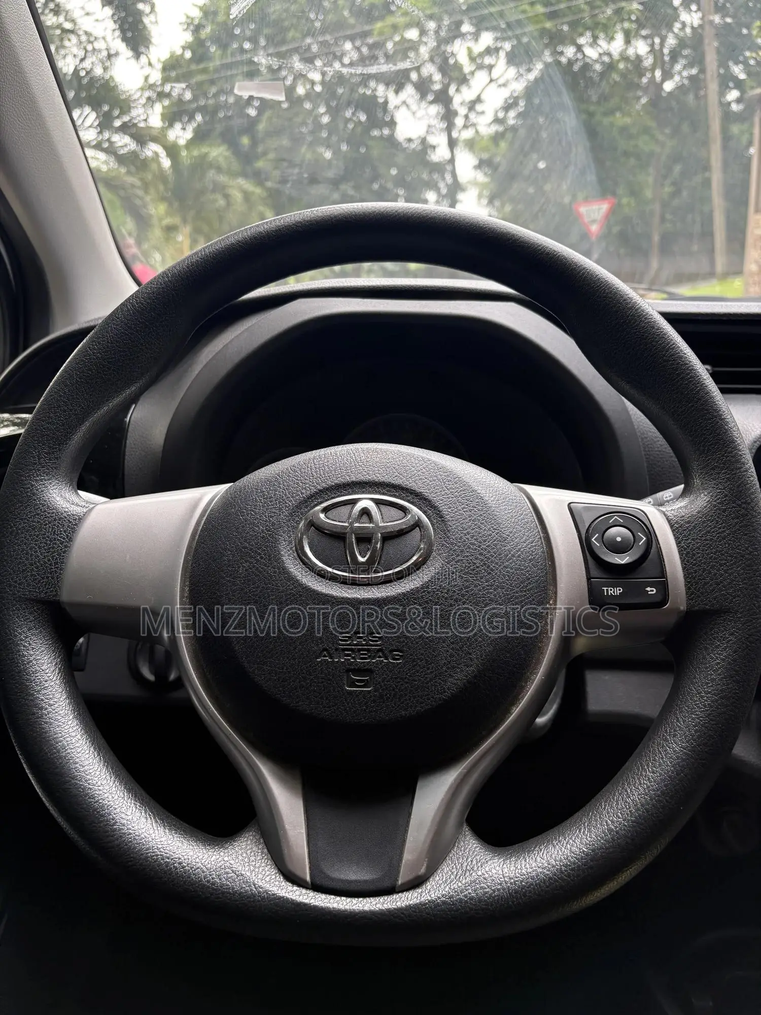 Toyota Vitz 1.3 AWD 5dr 2015 White
