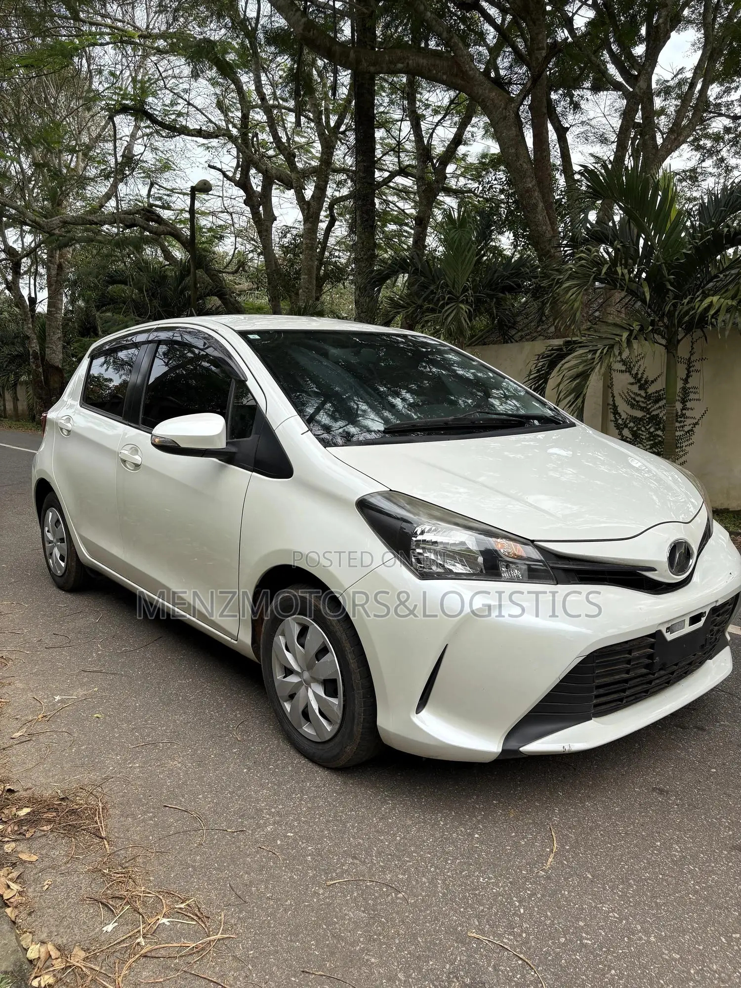 Toyota Vitz 1.3 AWD 5dr 2015 White