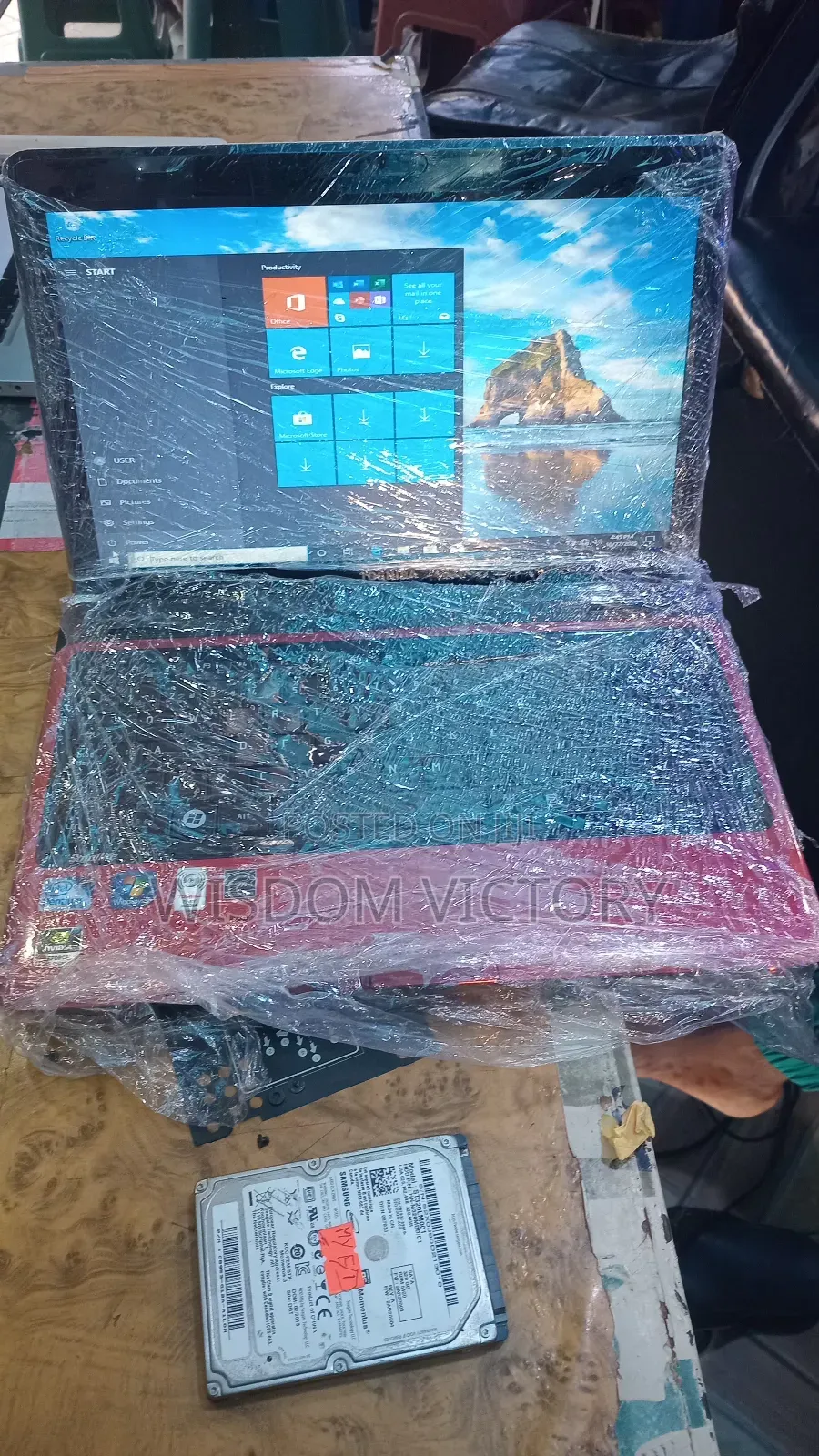 New Laptop Toshiba Satellite E305 4GB Intel HDD 320GB