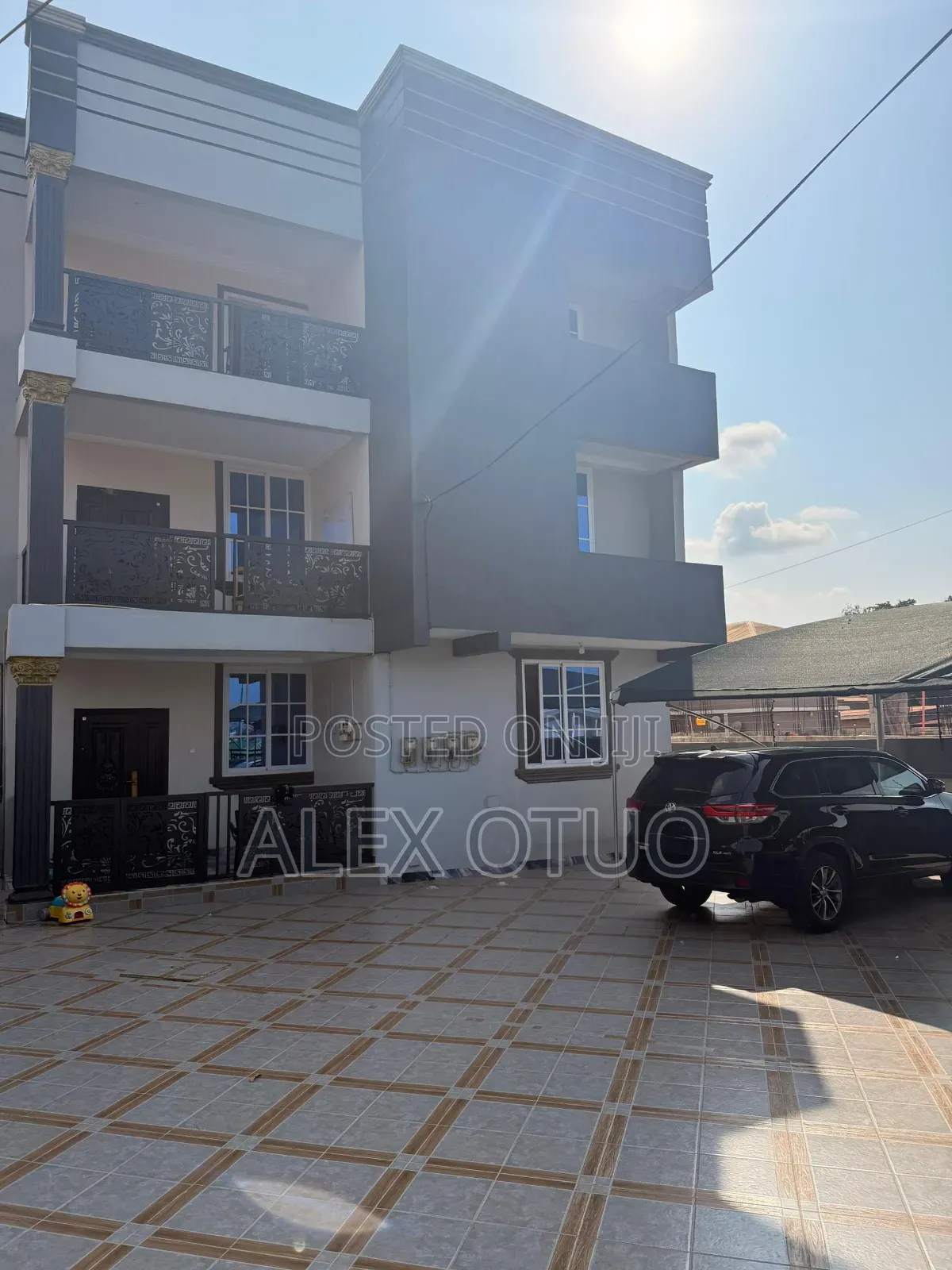 6bdrm House in Alex Otuo Properties, Kumasi Metropolitan for sale