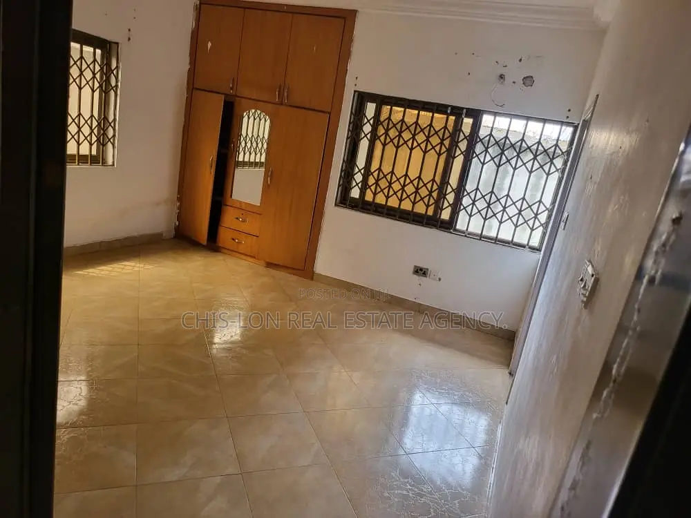 3bdrm House in Lamptey Yellow, Ngleshie Amanfro for rent