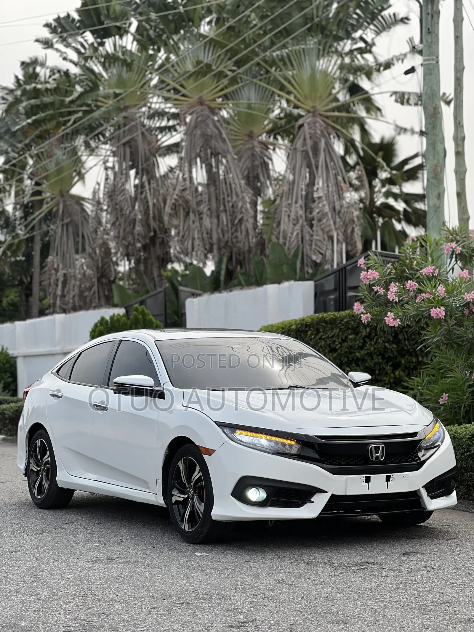 Honda Civic Touring 4dr Sedan (1.5L 4cyl) 2017 White