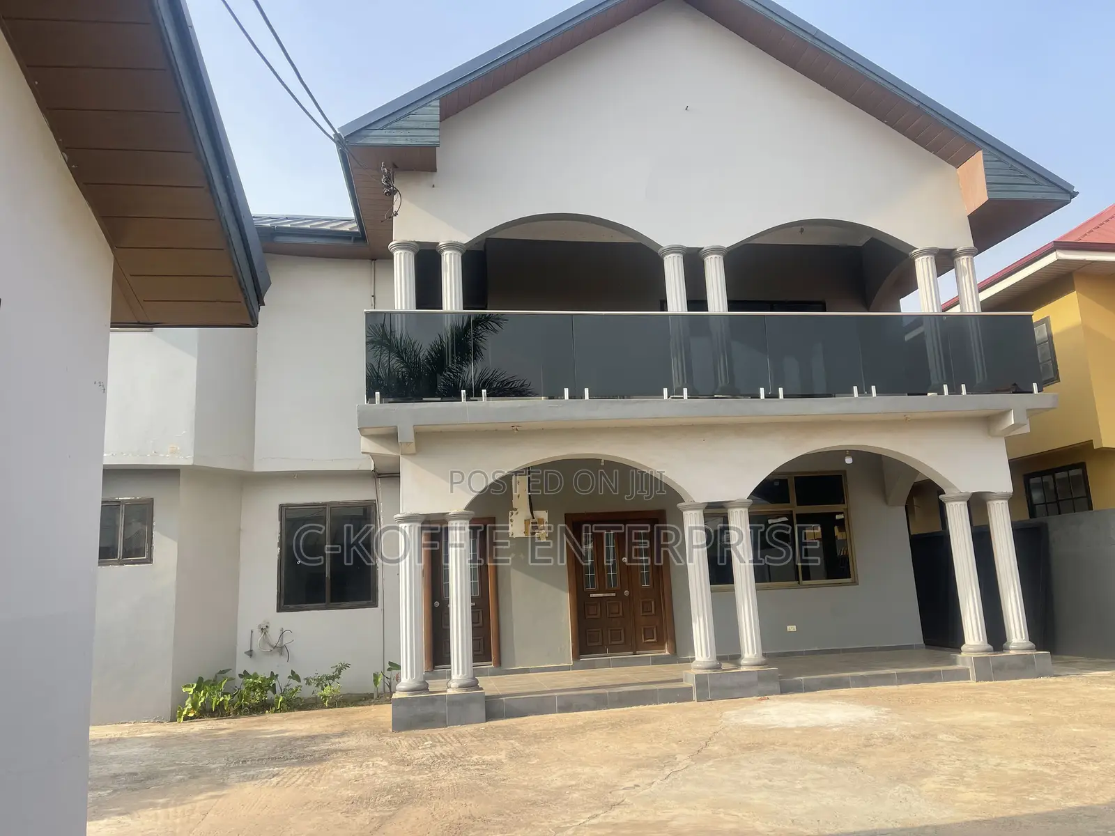 7bdrm House in Tema Com