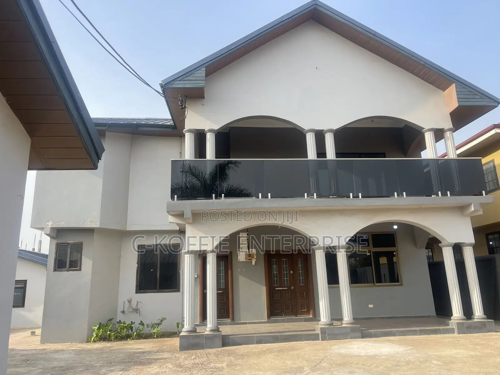 7bdrm House in Tema Com