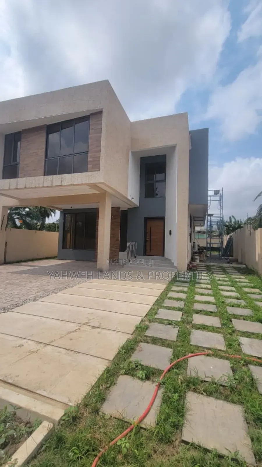 4bdrm House in Madina for sale