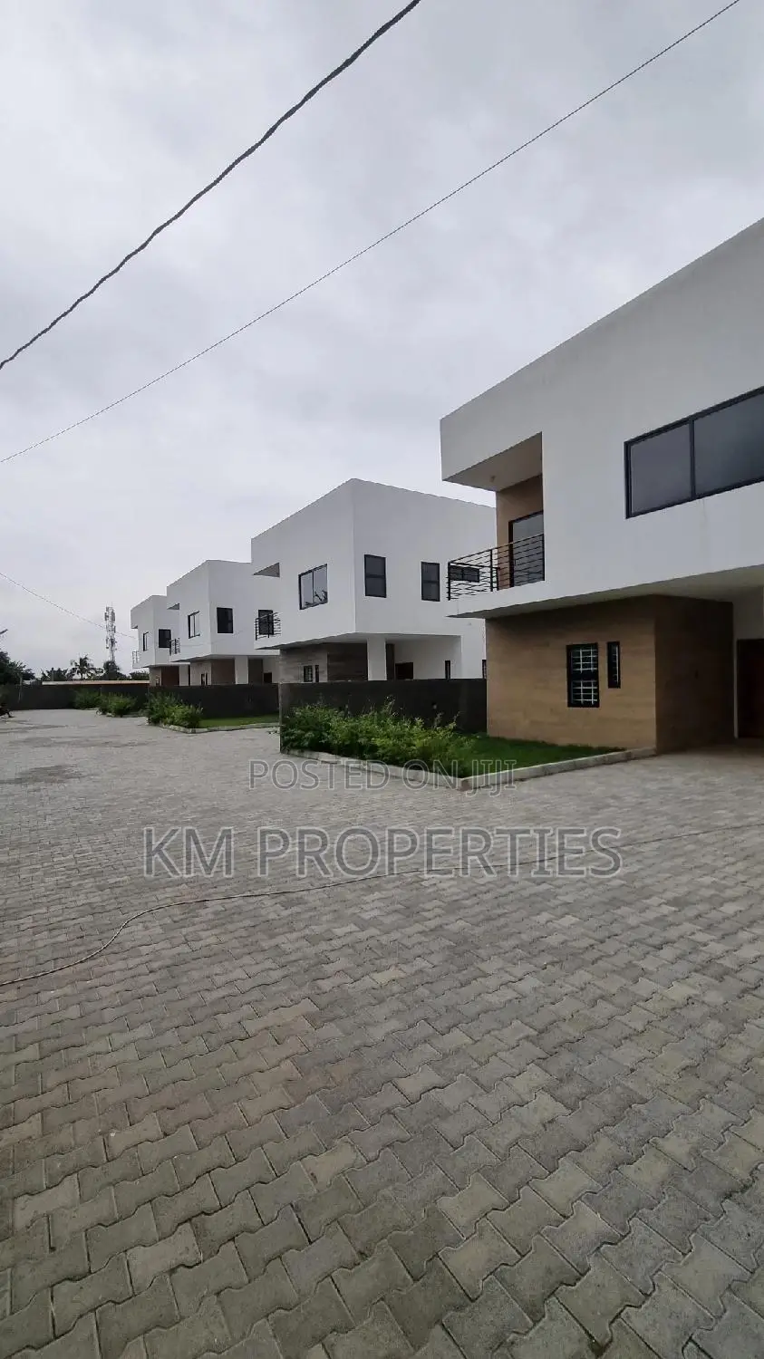 5bdrm Duplex in North Legon for sale