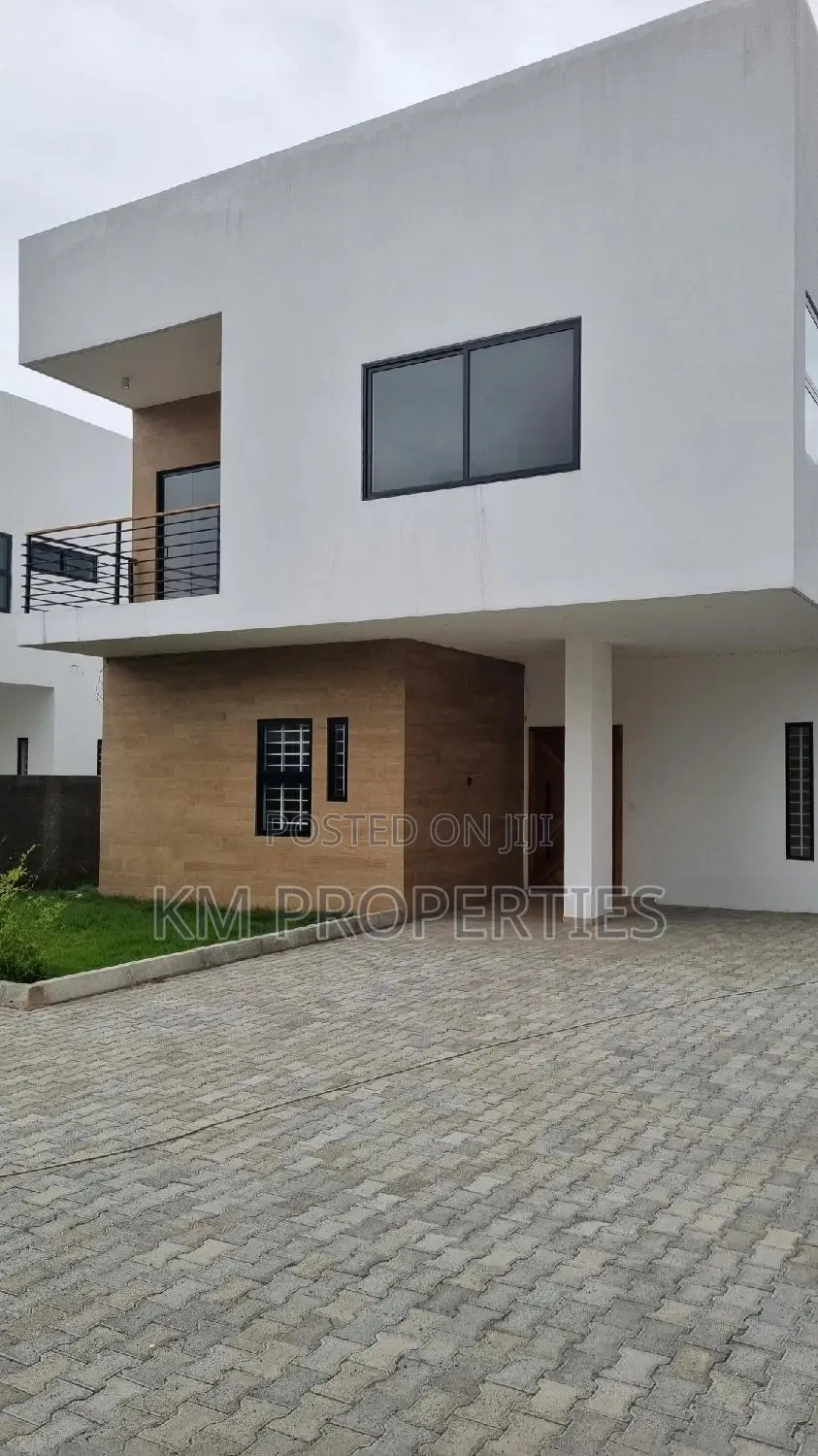 5bdrm Duplex in North Legon for sale
